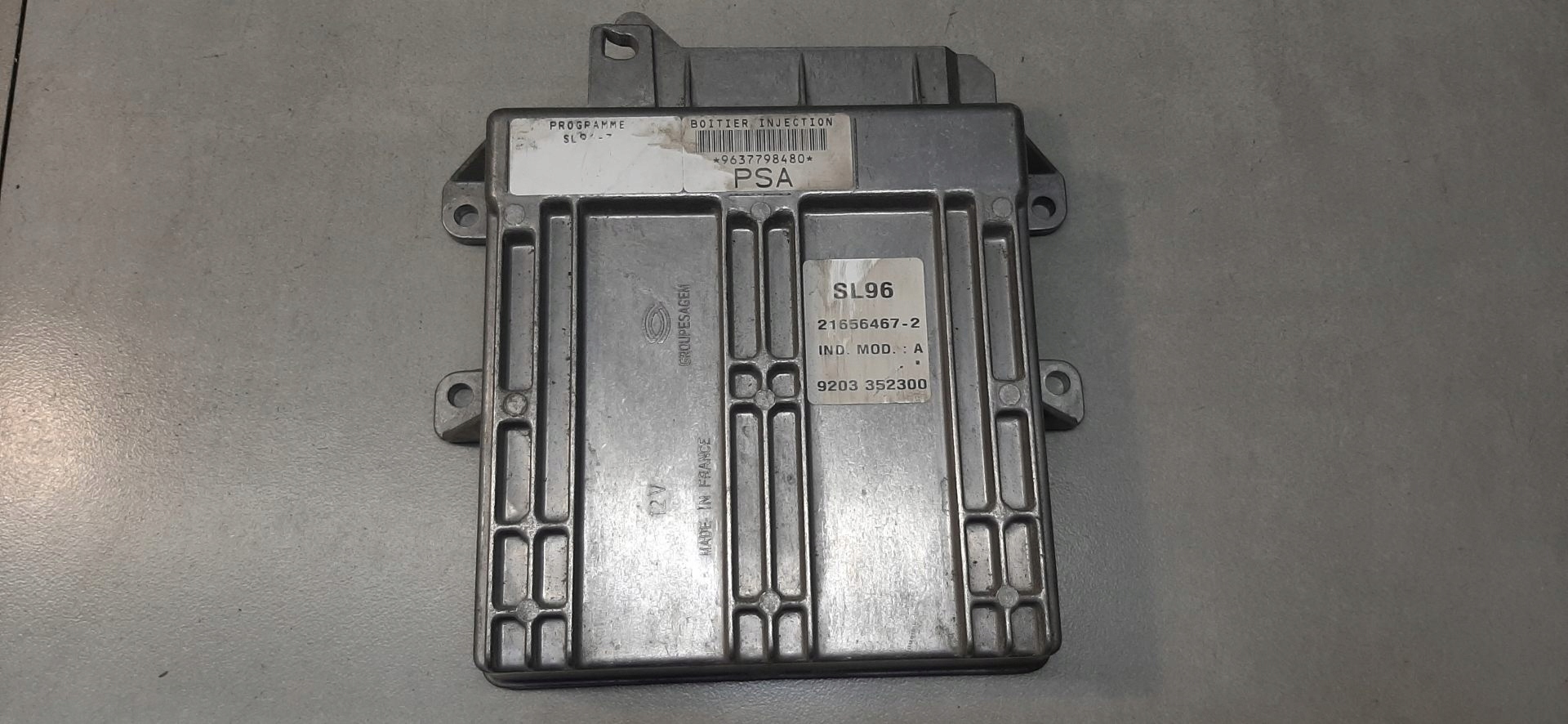 control unit of the engine PEUGEOT 306 1.8 9637798480
