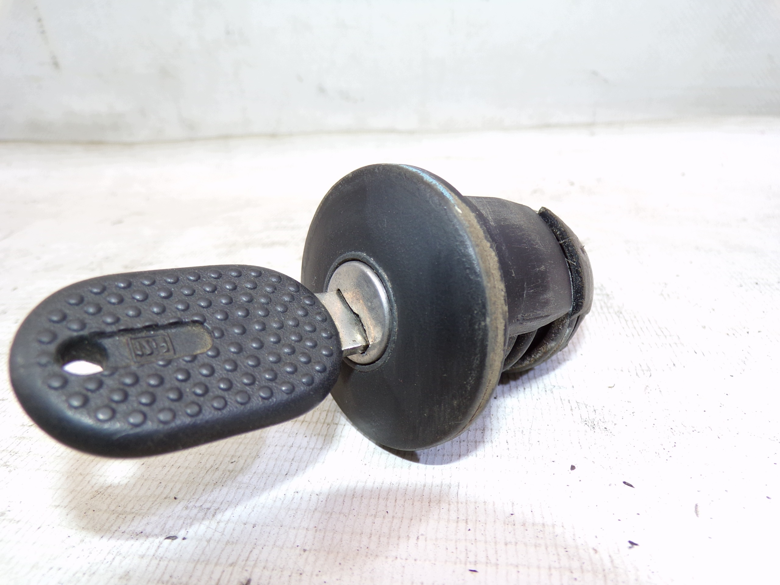 bouchon réservoir carburant clé AIXAM 500-4