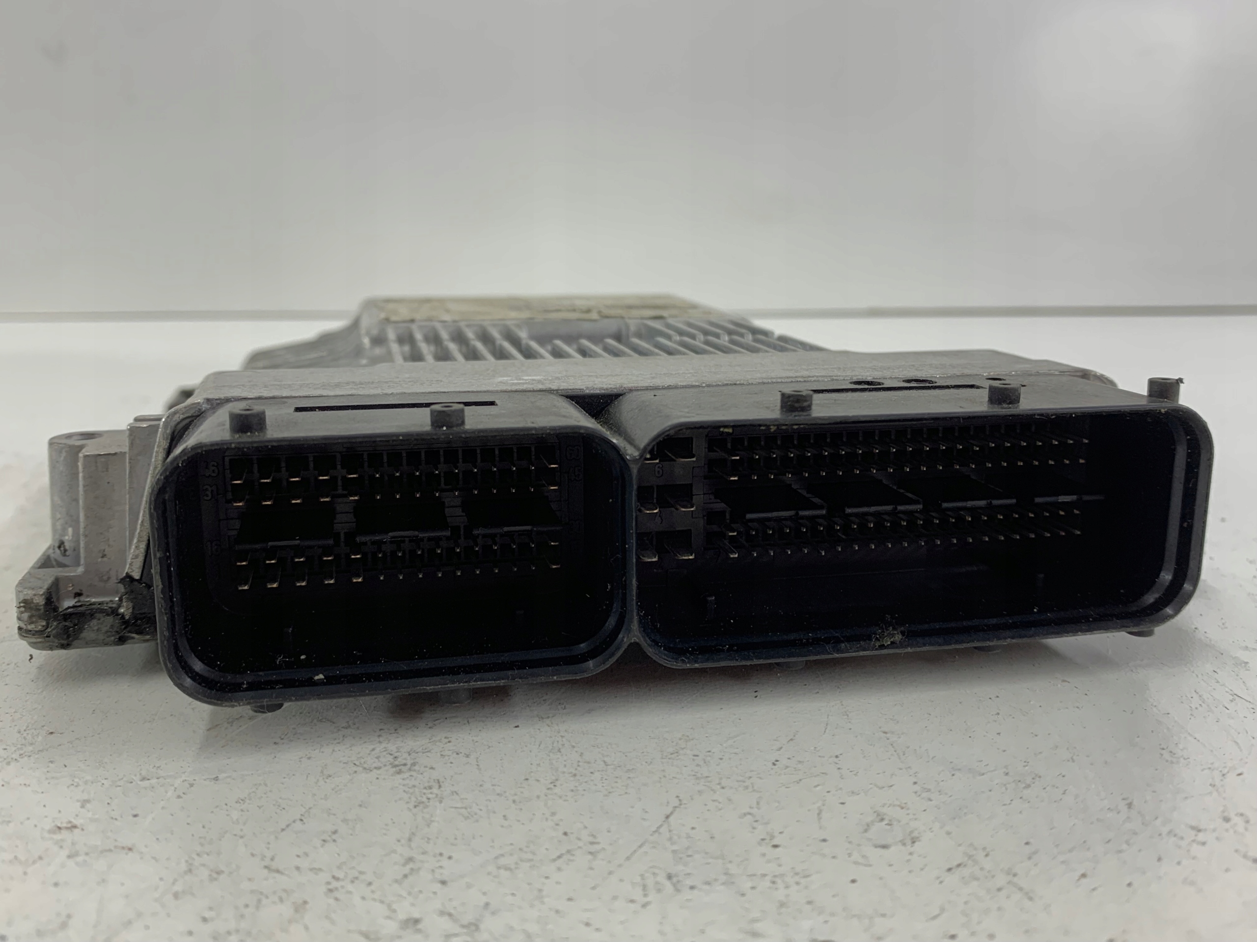 AUDI A6 C6 3.0 TFSI control unit of the engine 4F1910551