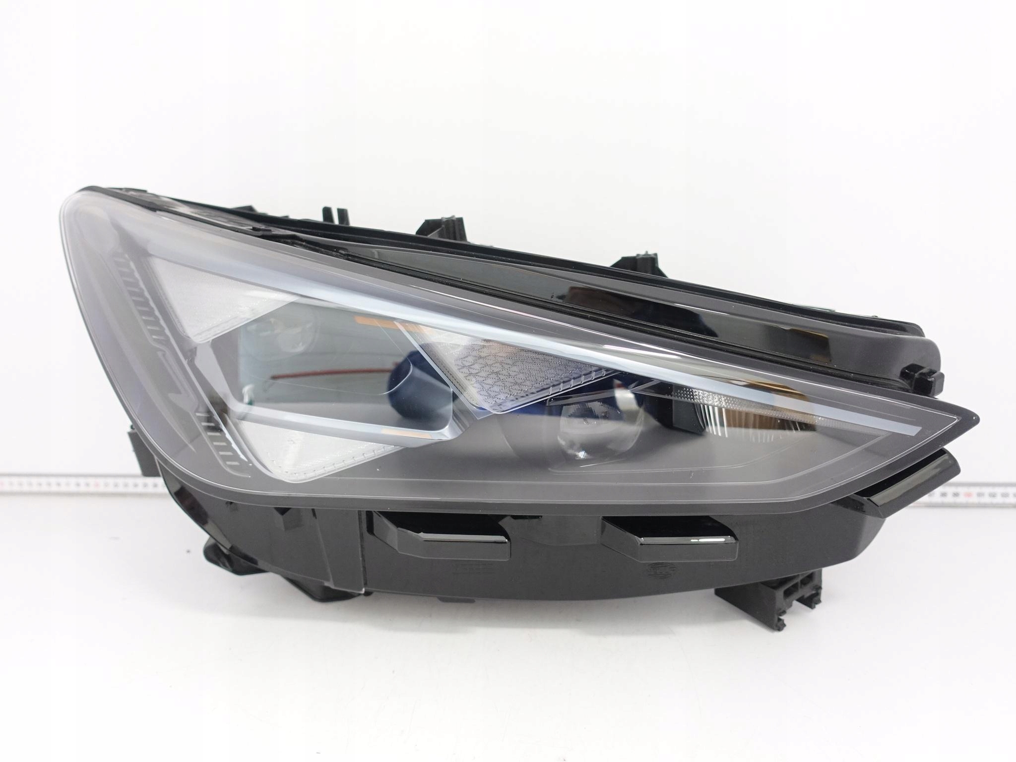 CUPRA TAVASCAN 11H 24- light FULL LED right front EUROPA