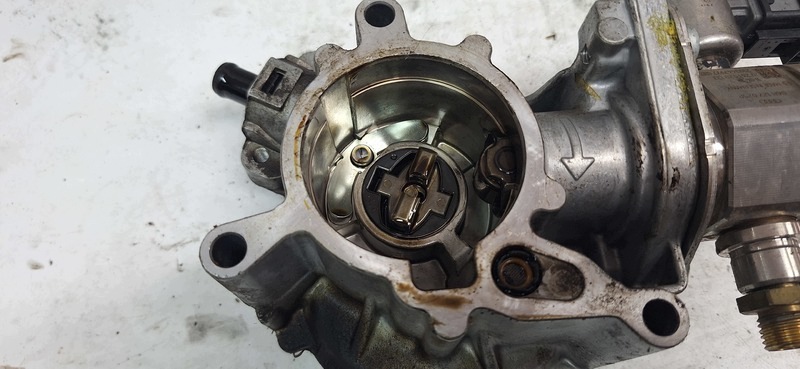 pump VACUM AUDI A4 B7 06H127025P 06J145100B