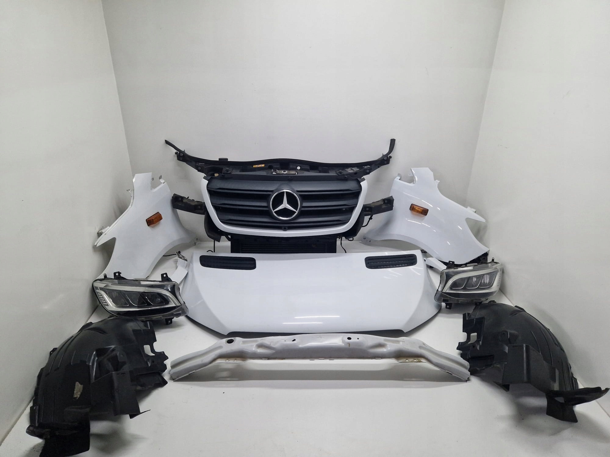 MERCEDES SPRINTER W910 PRZÓD NAPĘD 20r- KOMPLETNY PRZÓD LED Numer katalogowy części MERCEDES SPRINTER W910 PRZÓD NAPĘD 20r- KOMPLETNY PRZÓD LED