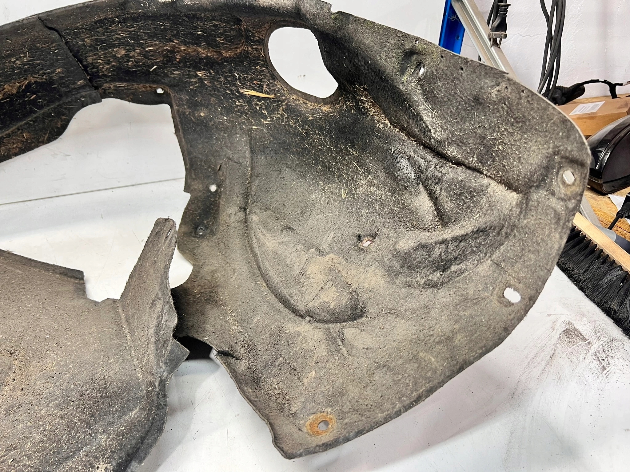 mudguard right front AUDI A6 C6 LIFT MATERIALOWE