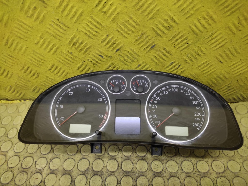 VW PASSAT B6 1.9 TDI dials 3B0920827A