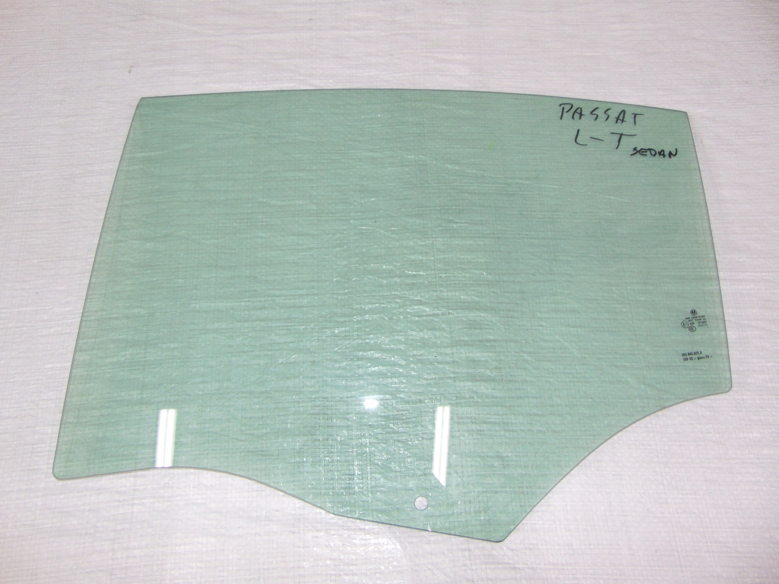 VW PASSAT B8 заднє ліве скло седан 3g5845025