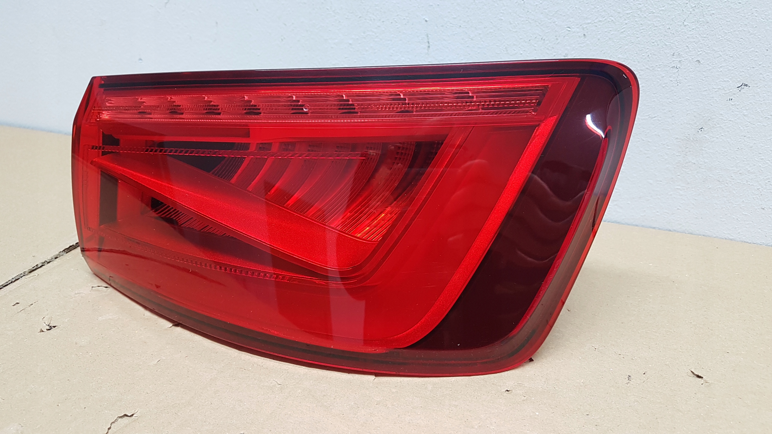 LAMPA TYŁ PRAWA AUDI A3 8V5 SEDAN LED Producent części Audi OE