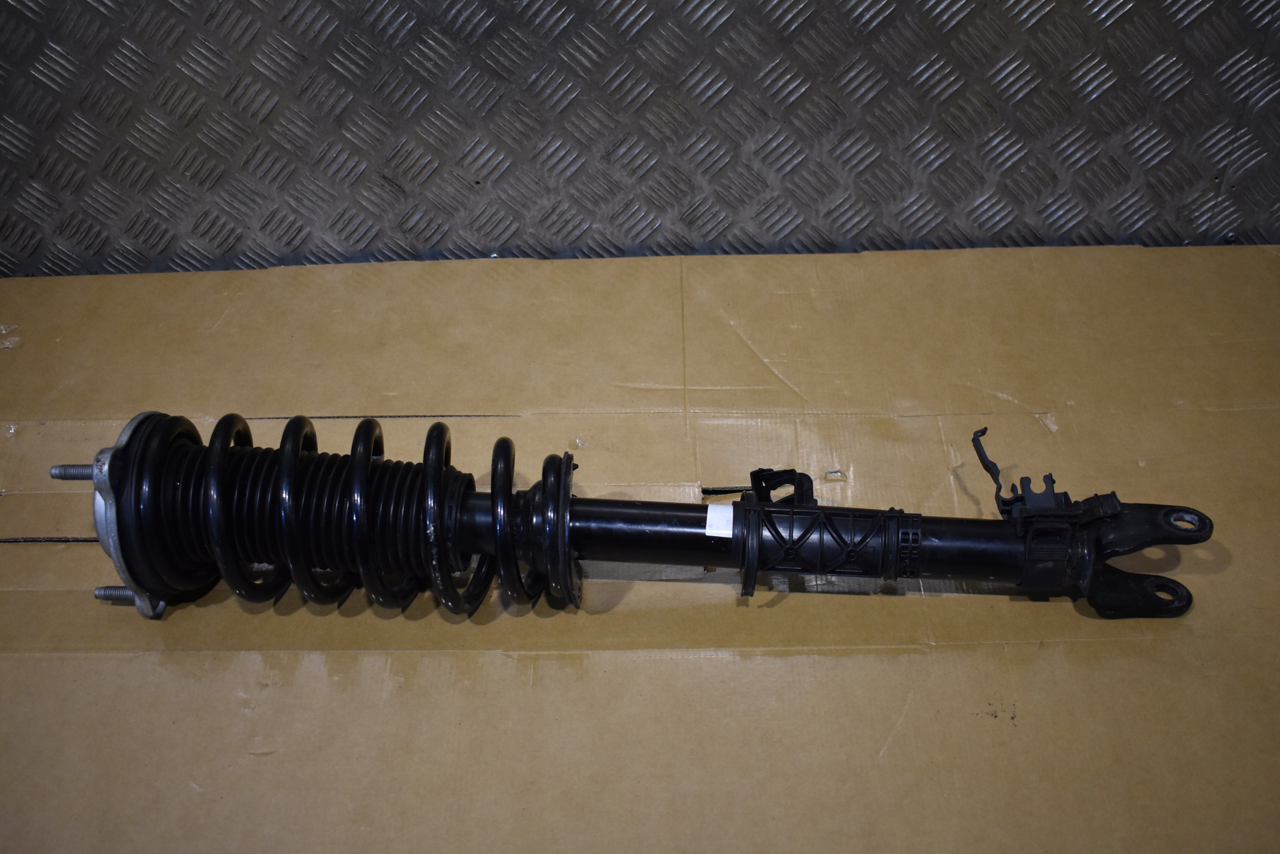 IDEALNY shock absorber front front MERCEDES W214 1