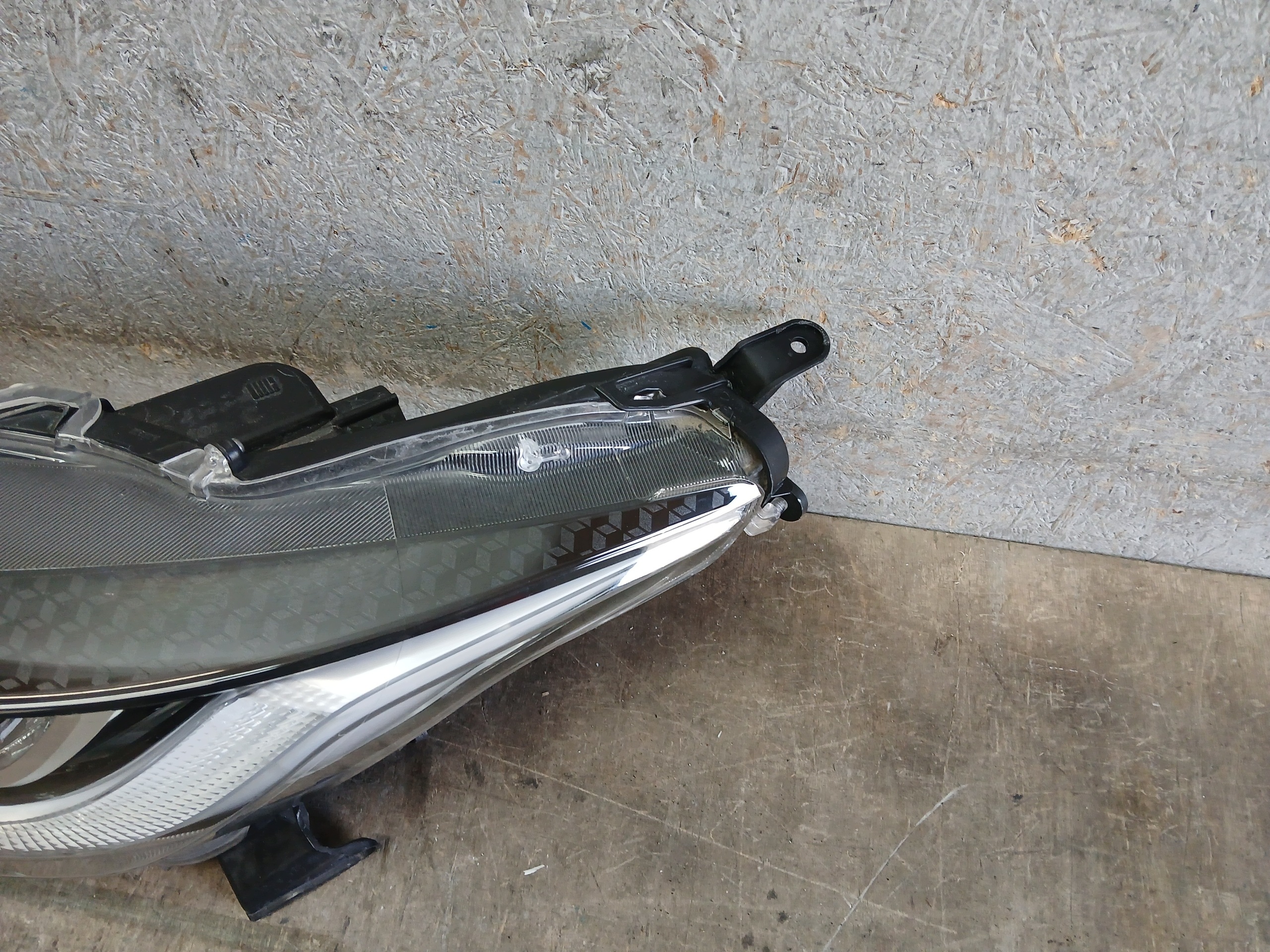 light front left TOYOTA YARIS IV 4 20- 0101022