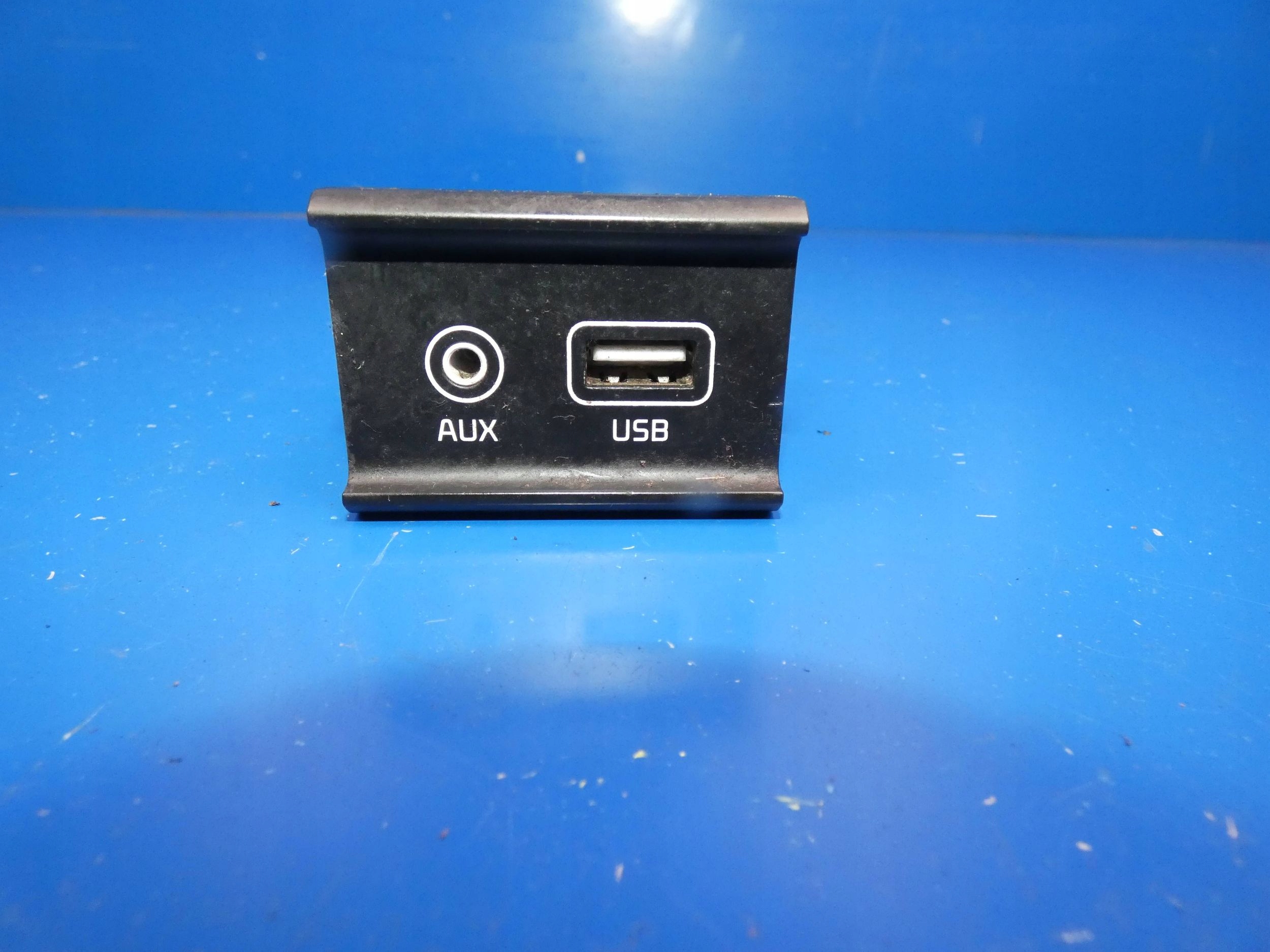 KIA OPTIMA IV JF 2015- adapter USB AUX