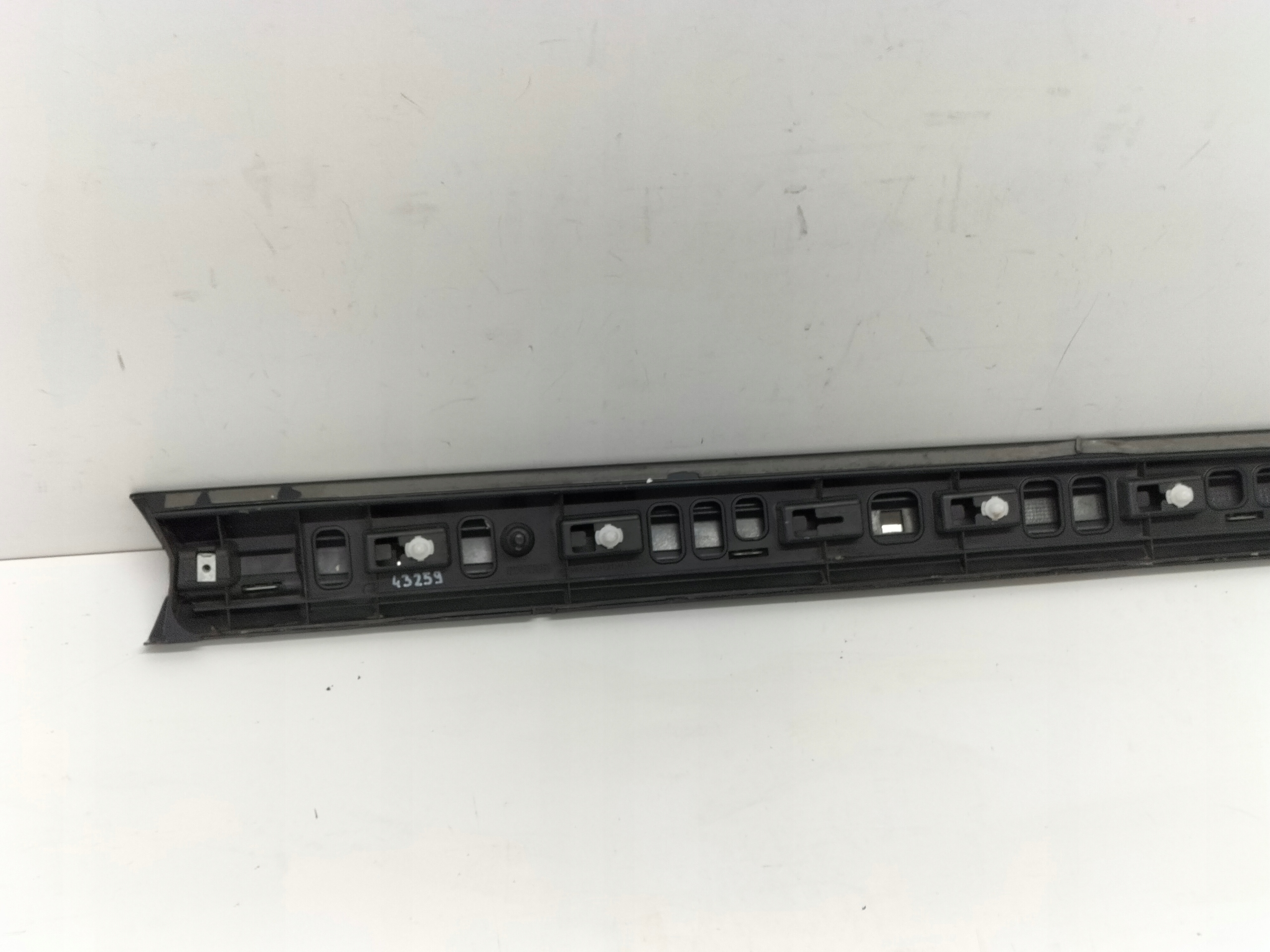 moulding cap door front left VW ARTEON 17