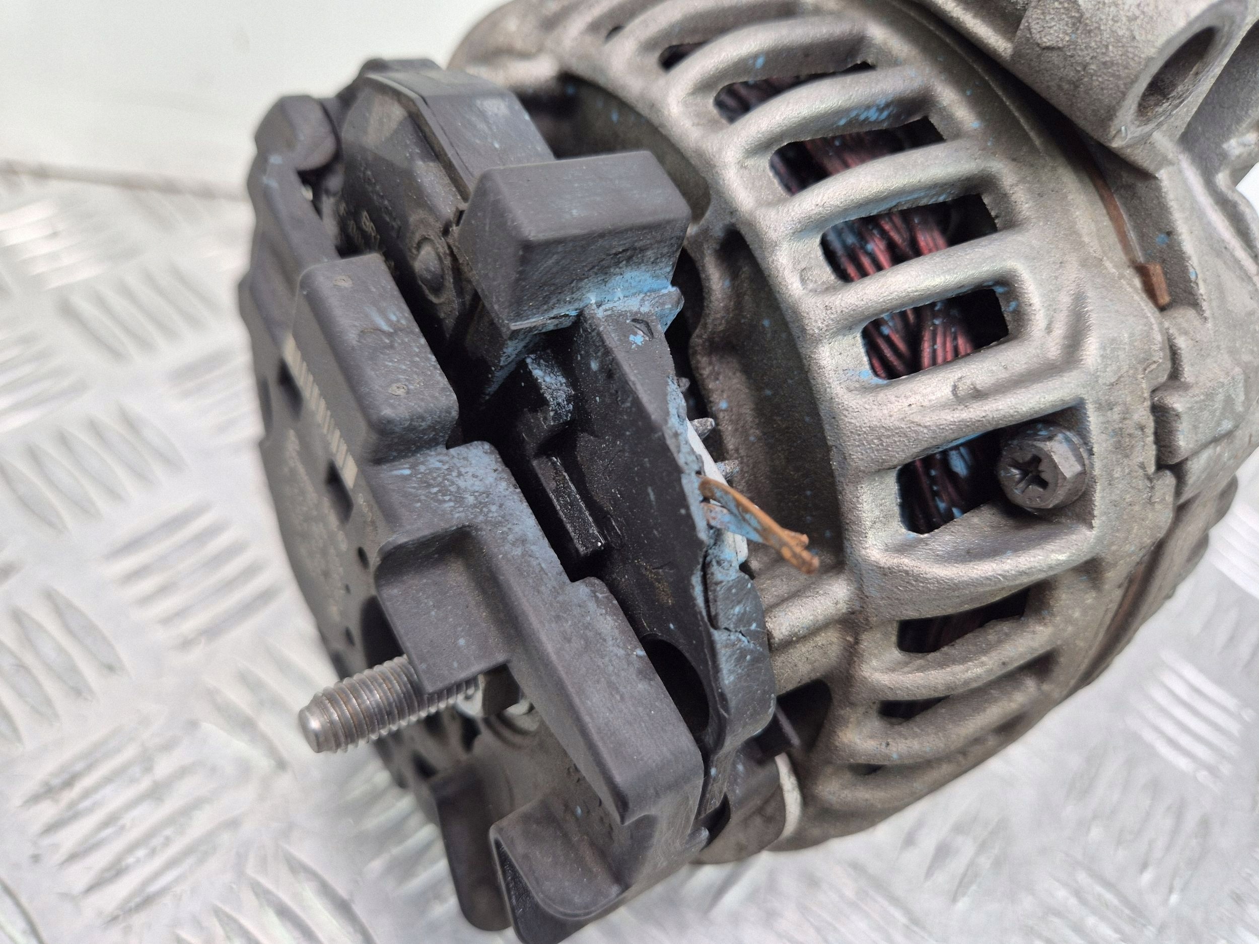 Mercedes C300 W204 3.0 Alternator A2721540002