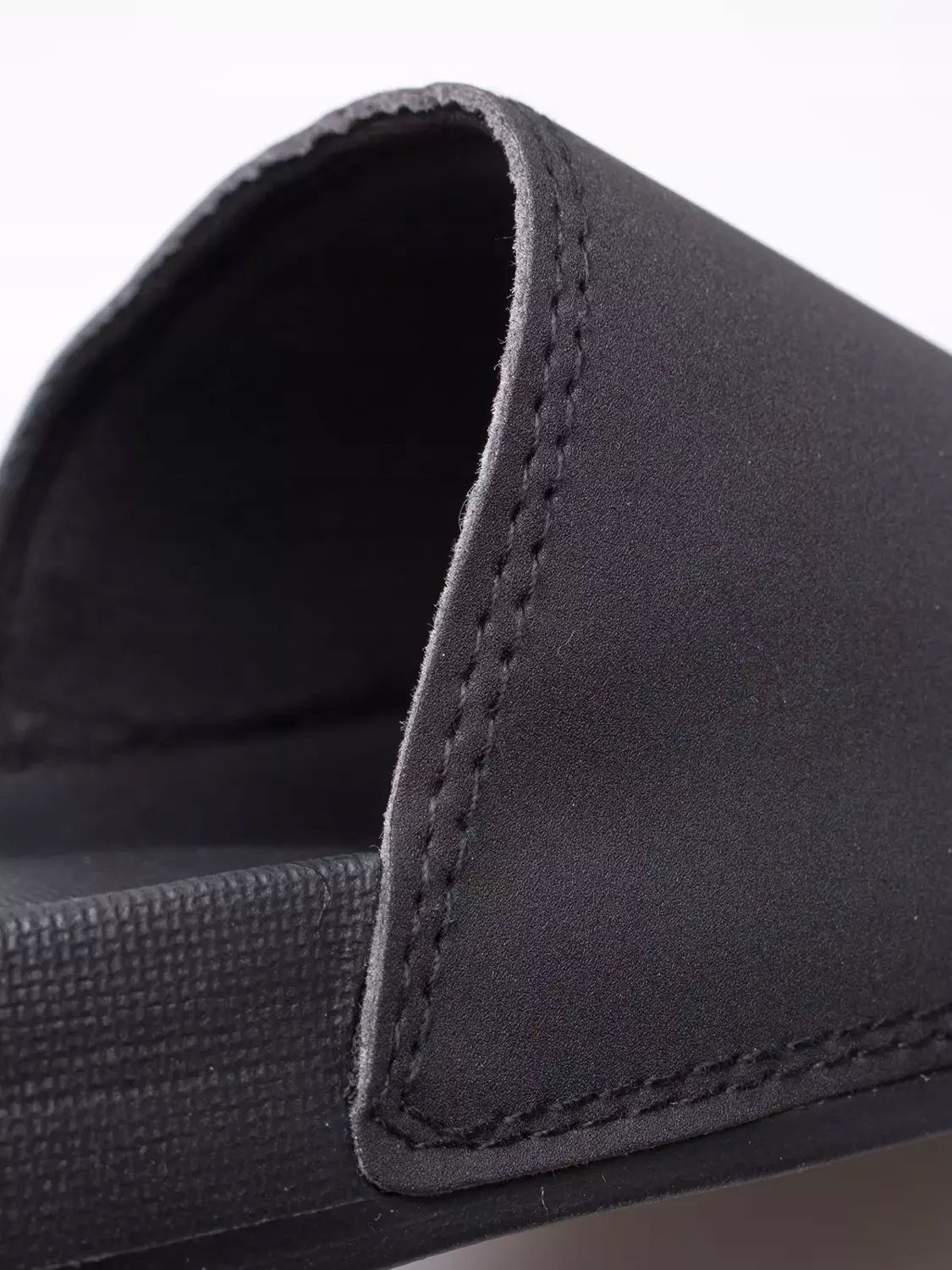 KLAPKI BASENOWE DAMSKIE 4F SPORTOWE WYGODNE I LEKKIE BUTY NA LATO SS23F068 Kolor czarny