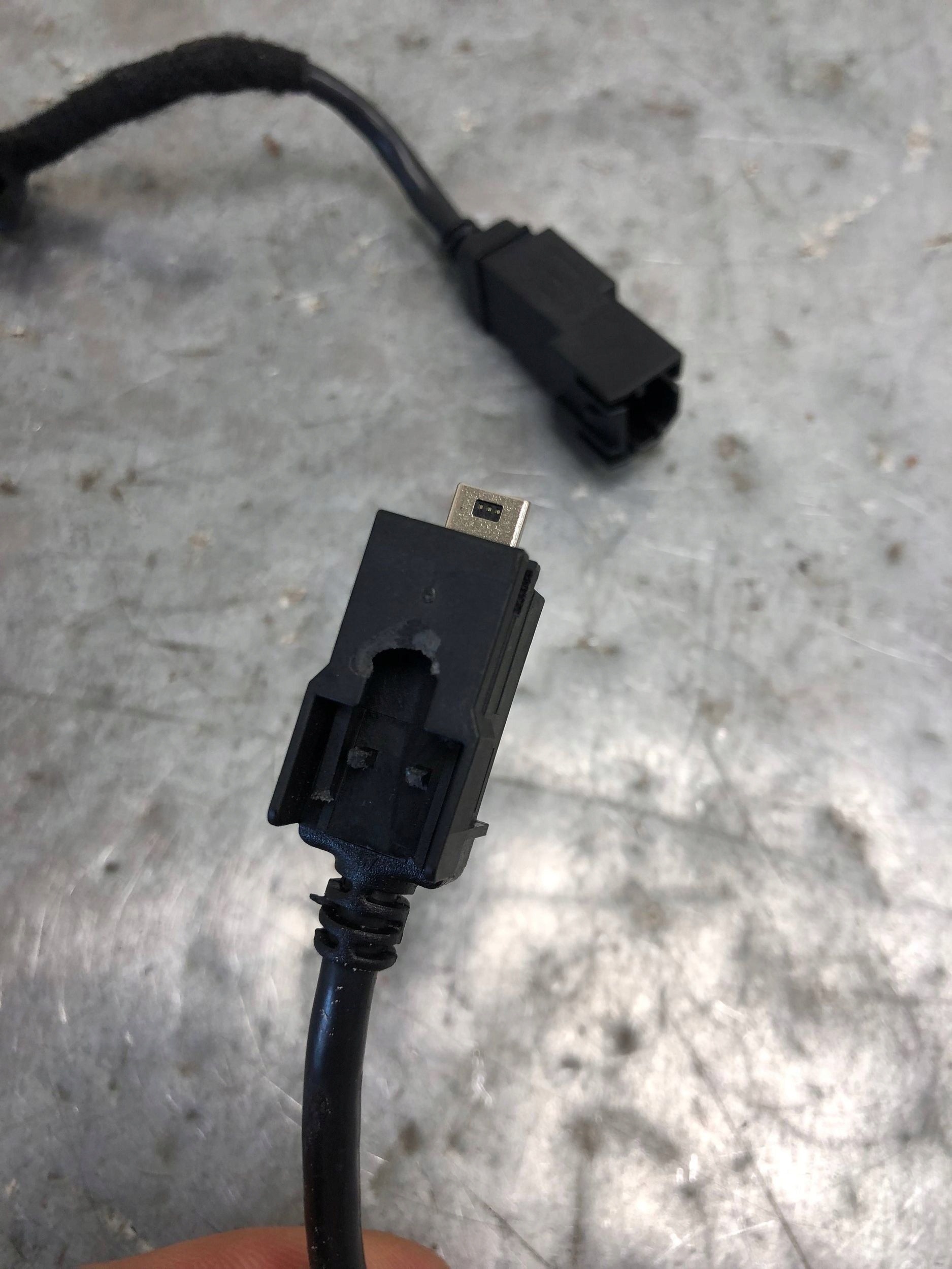 bundle KABEL GNIAZDA USB FORD KUGA MK2 LIFT