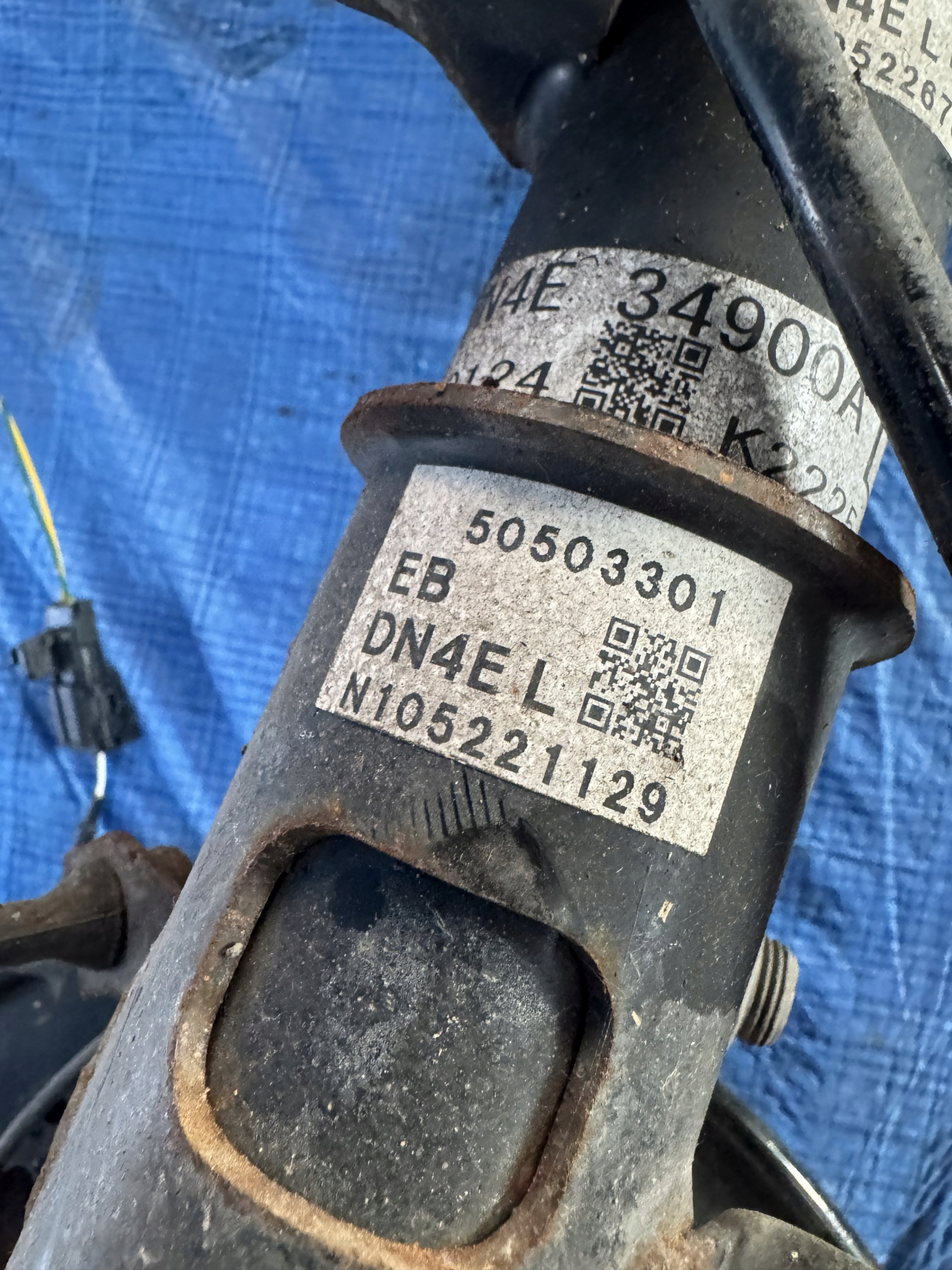 передний левый mazda MX-30 DN4E34900A