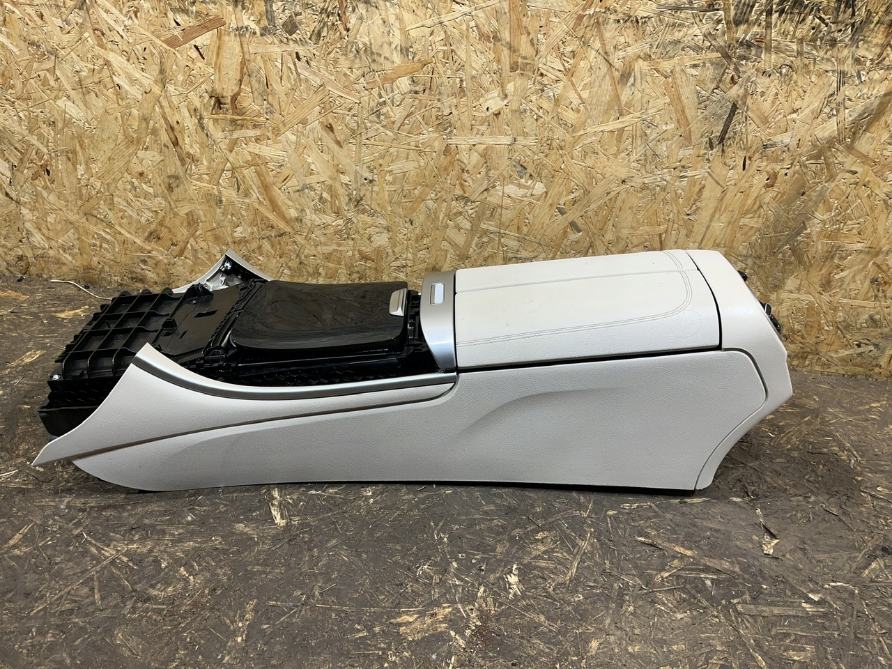 TUNEL central armrest MERCEDES W206 1