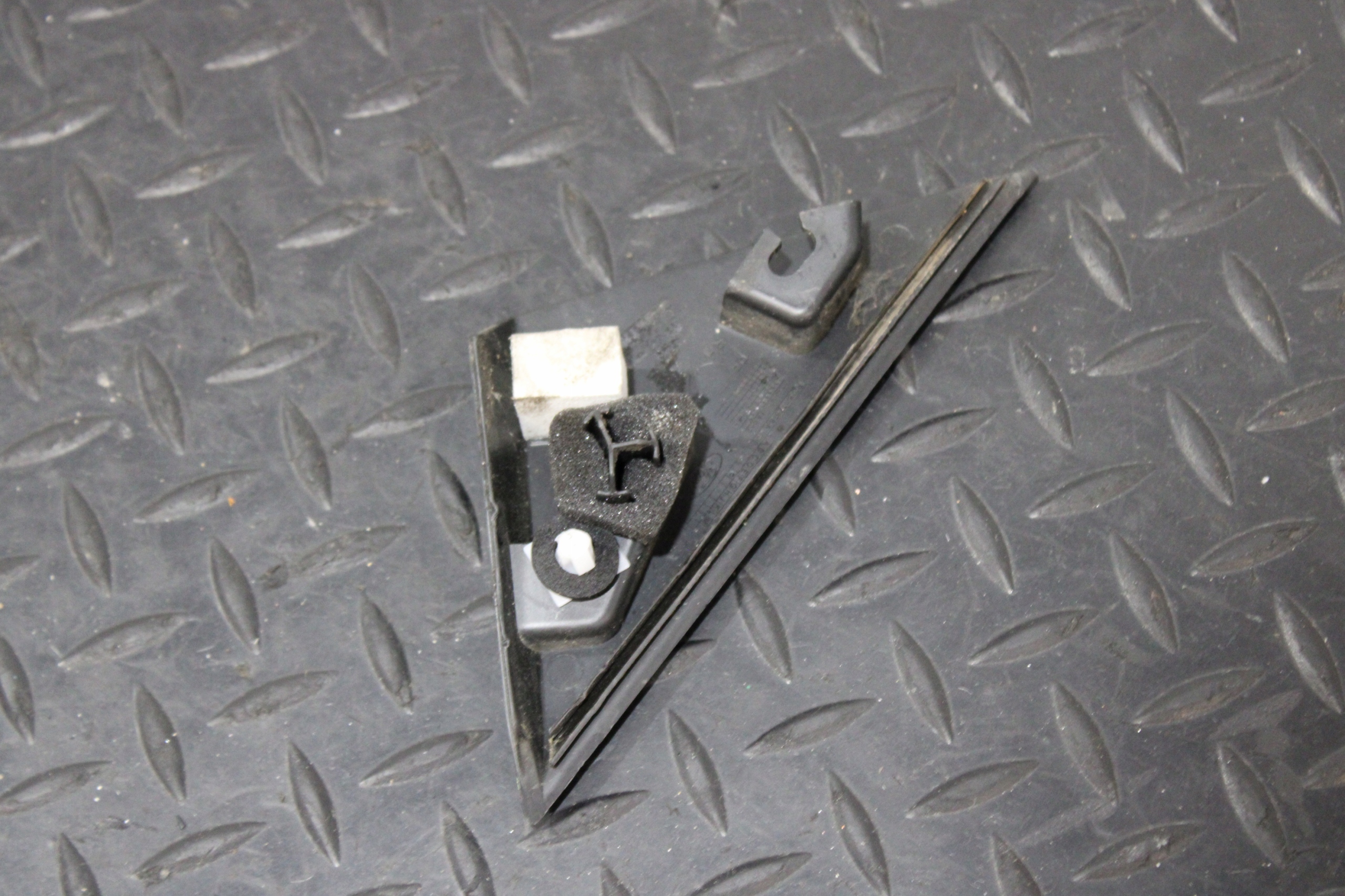 TROJKAT Copri parafango Destro FORD TRANSIT COURIER MK2 2024 R2X6-17E676-A