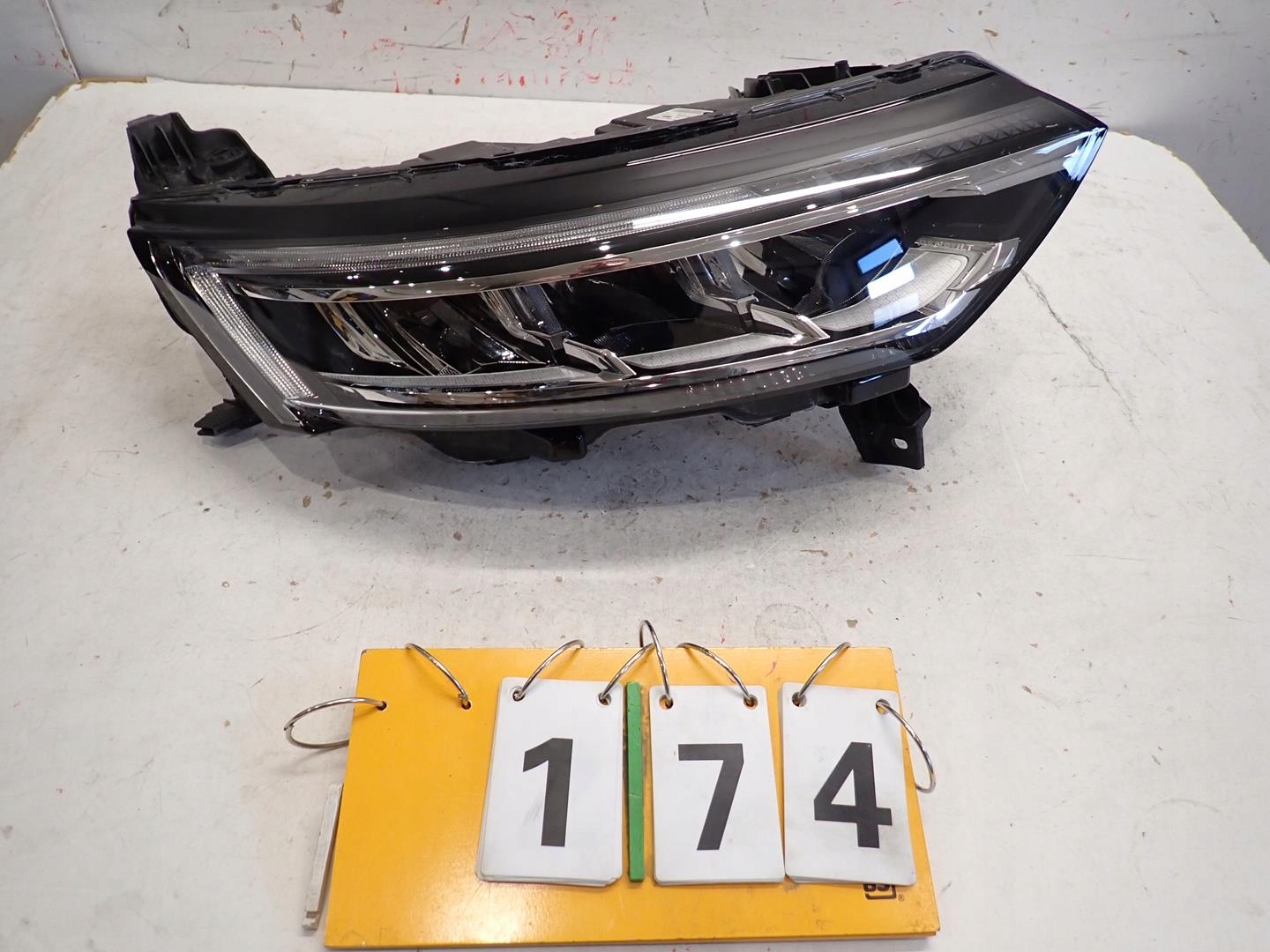 light front front right RENAULT KOLEOS II LIFT 2019- FULL LED 260104431