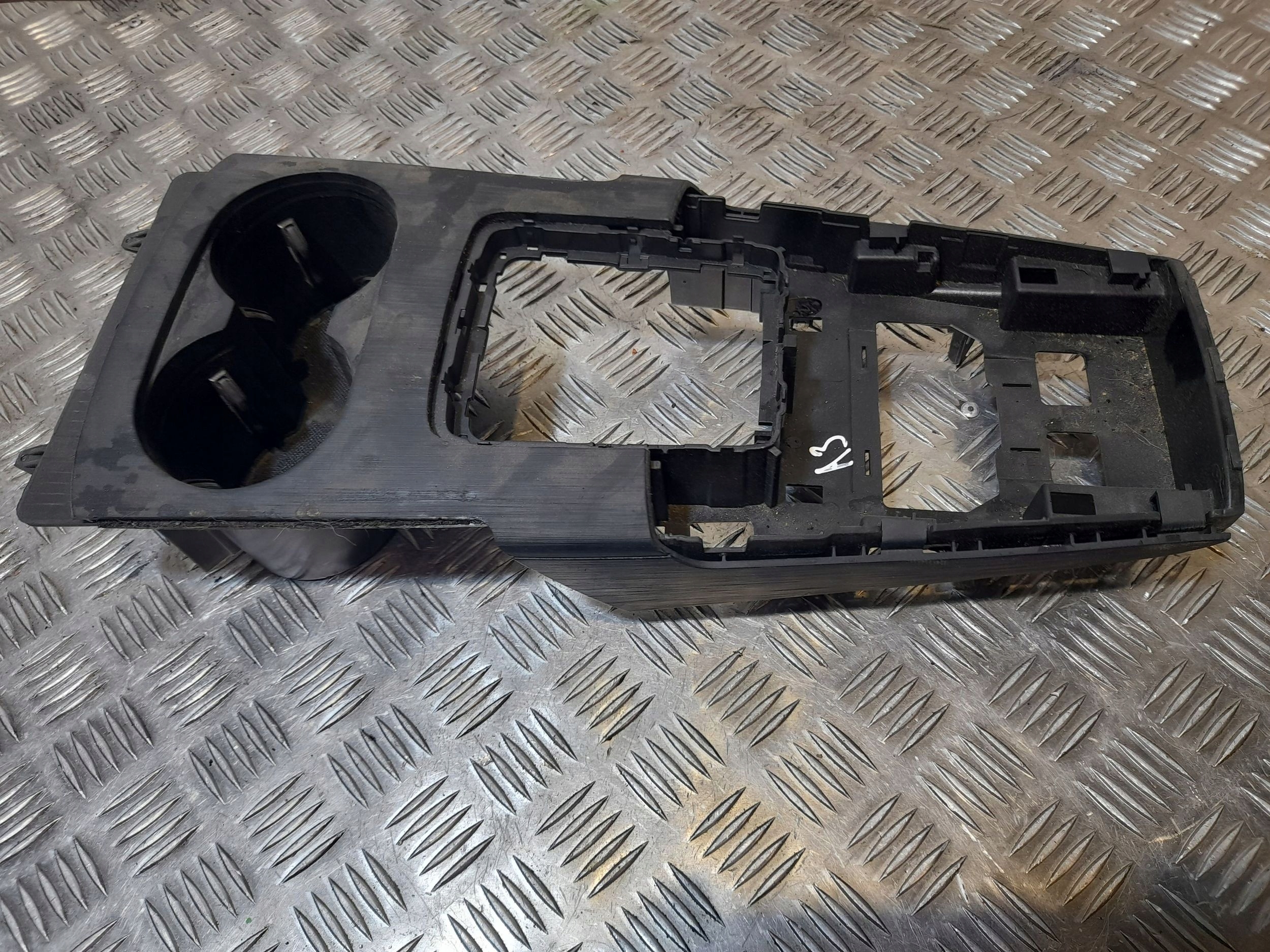 Audi A3 8V тунель середина 8V1864261A