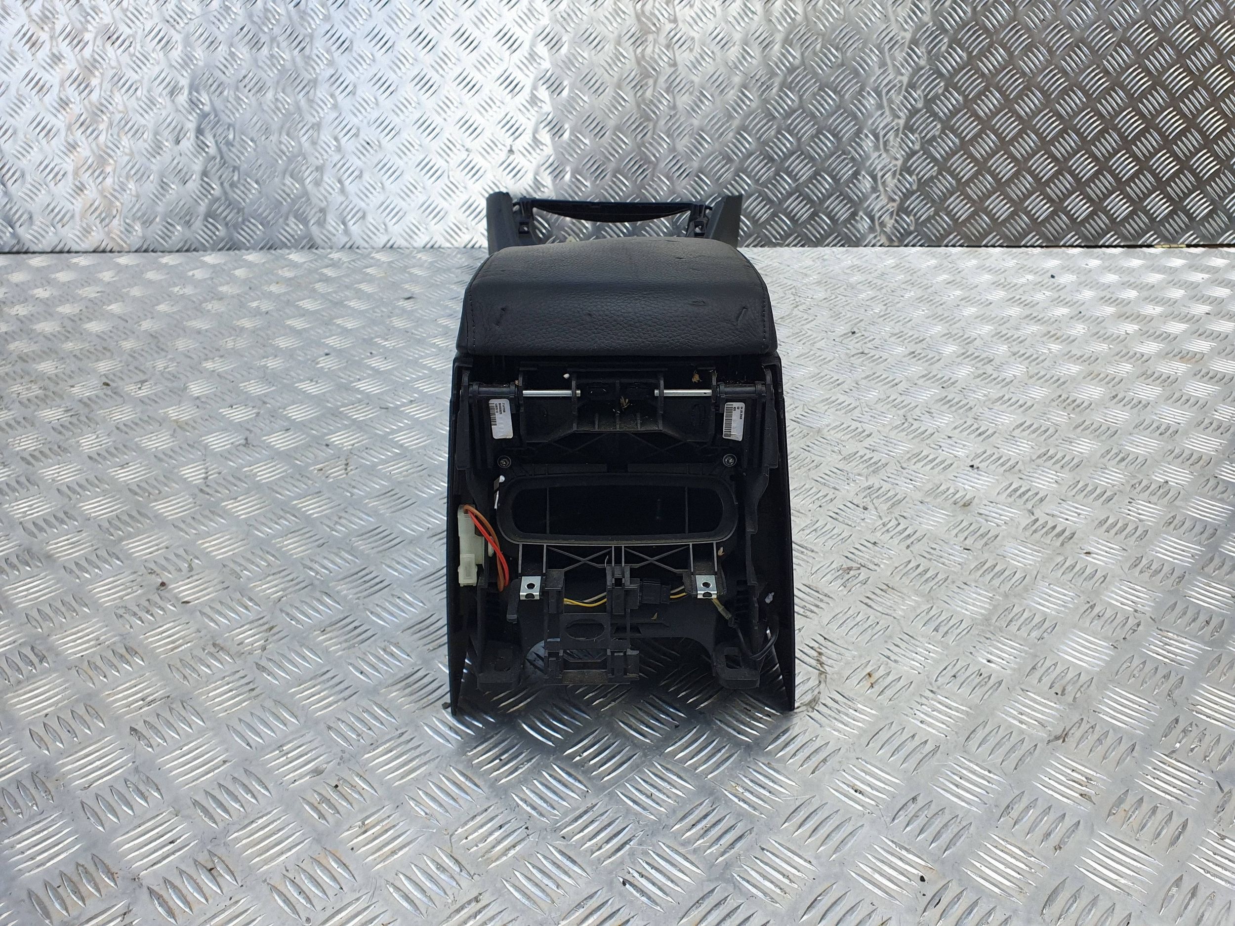 TUNEL mitte Armlehne EUROPA 7075357 BMW E91 E90