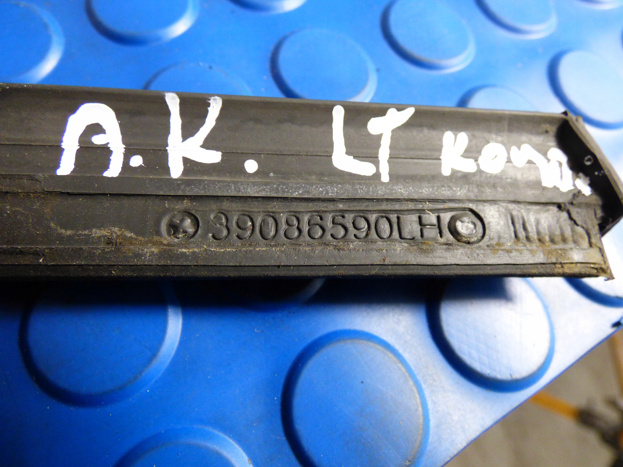 moulding dust parapet left rear part ASTRA K V KOMB