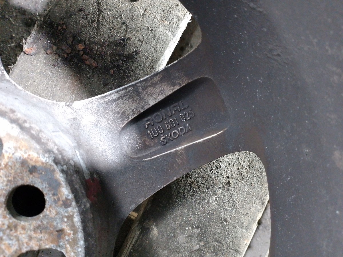 FELGI ALUMINIOWE KOMPLET 15 SKODA OCTAVIA I Rozstaw śrub 5x100