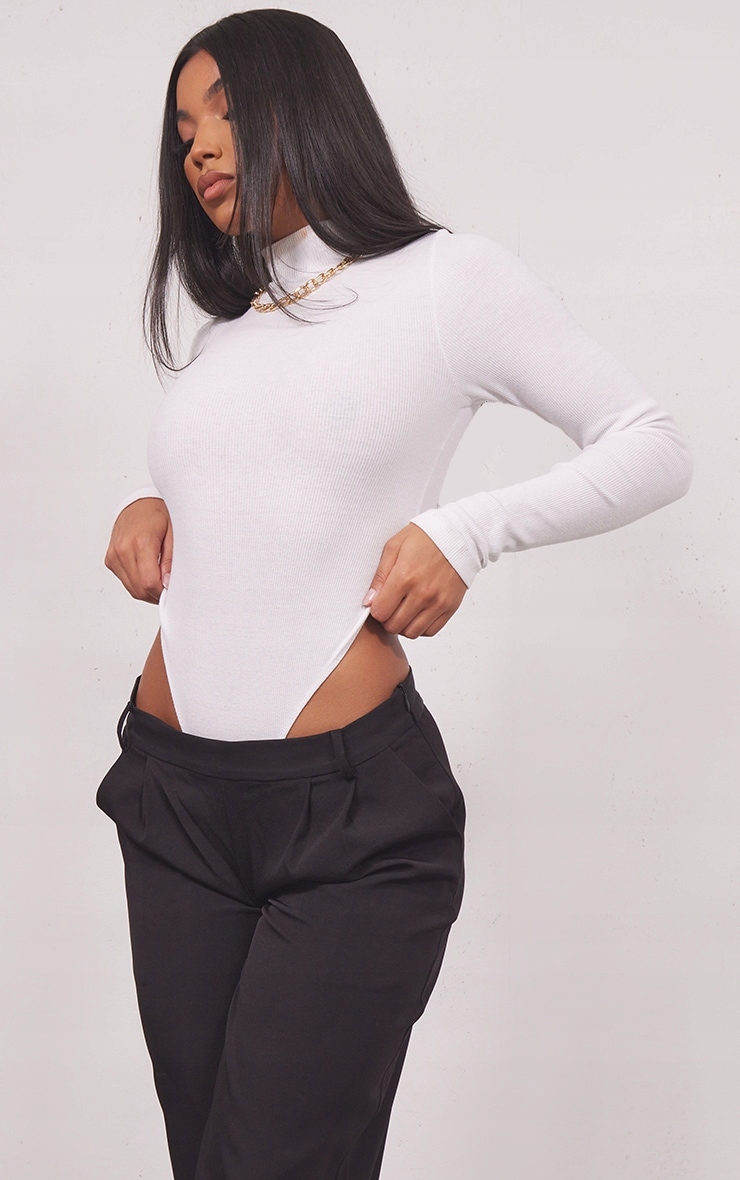 PRETTYLITTLETHING BIAŁE BODY Z DŁUGIM RĘKAWEM I GOLFEM R.XL F501113 Kolor biały