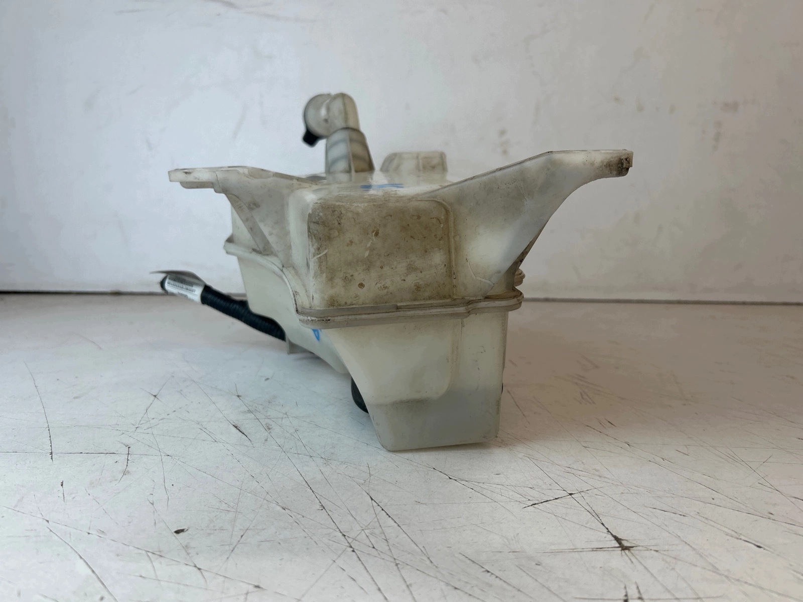 washer fluid tank pump Opel Mokka A and
