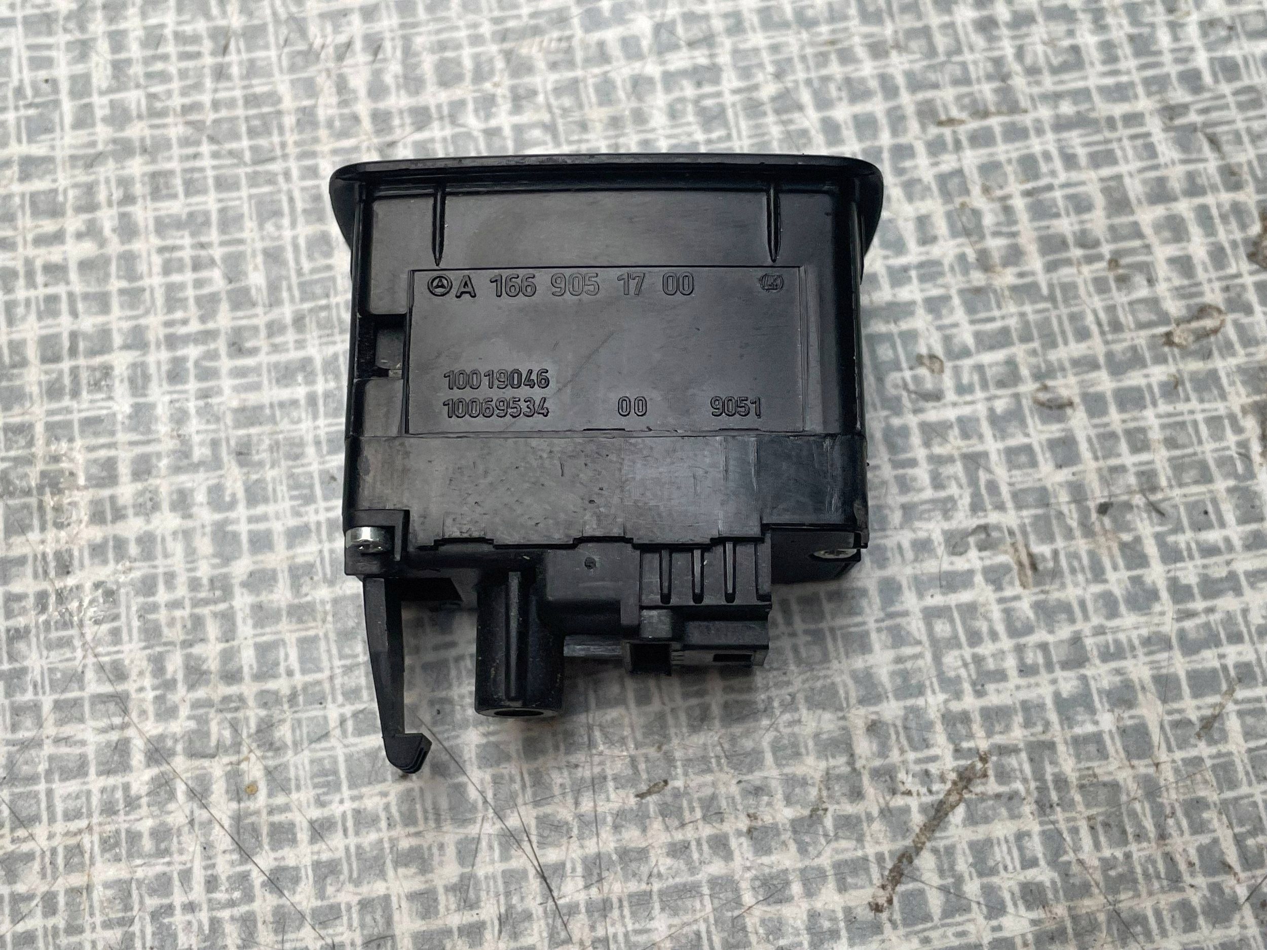 button switch HAKA MERCEDES-BENZ GL X166 A1669051700 @A