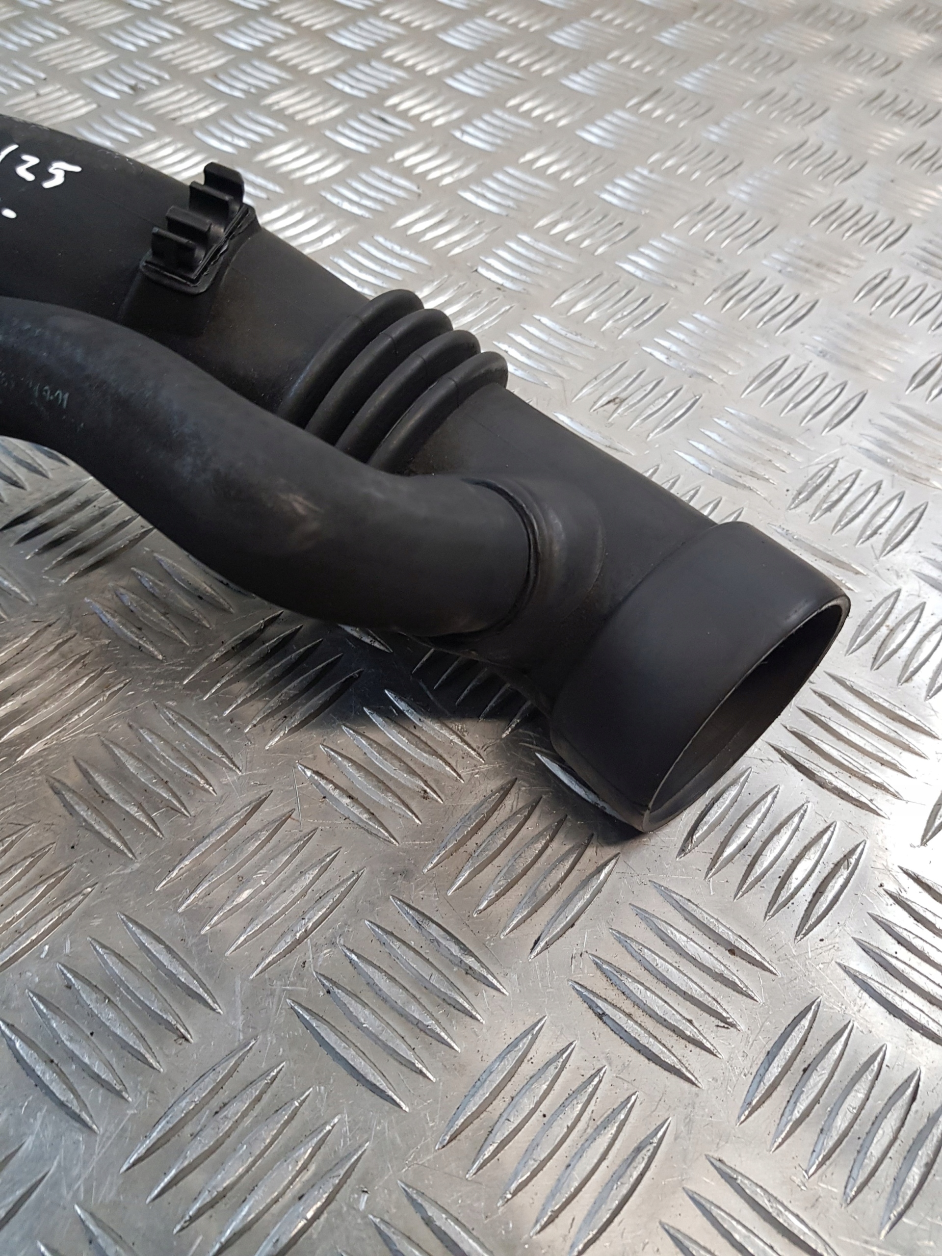 pipe intake air hose tube 7786013 BMW E61 2.5D