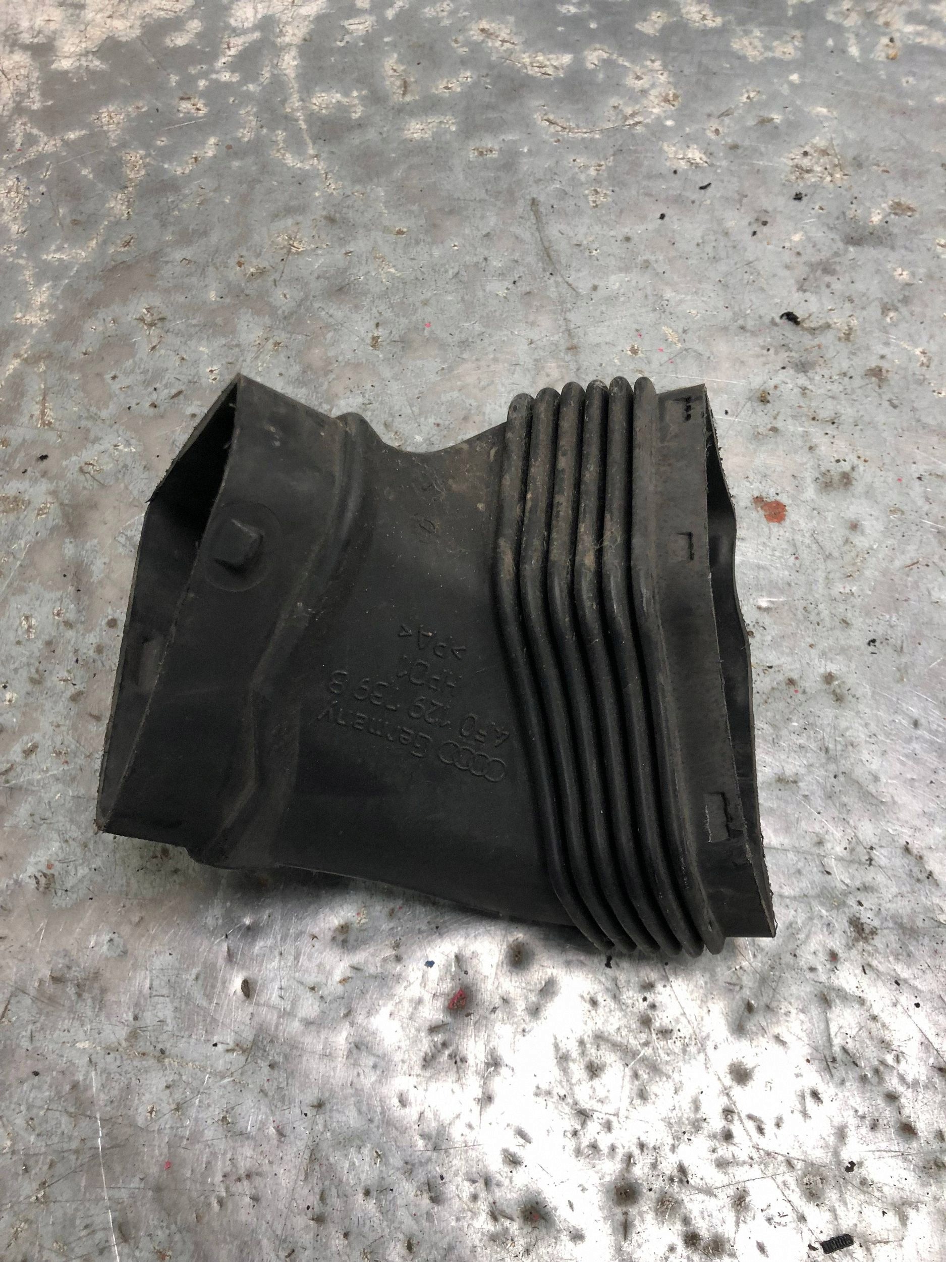 pipe air hose AUDI A6 C6 4F0129739B