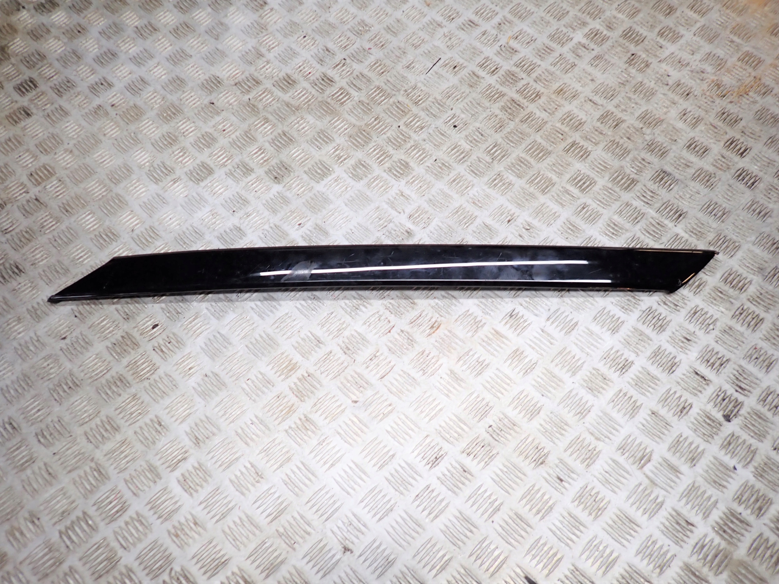 LB5B-S03682-A - Молдинг Крышка Стойки Правая Передняя Для Ford Explorer 20-