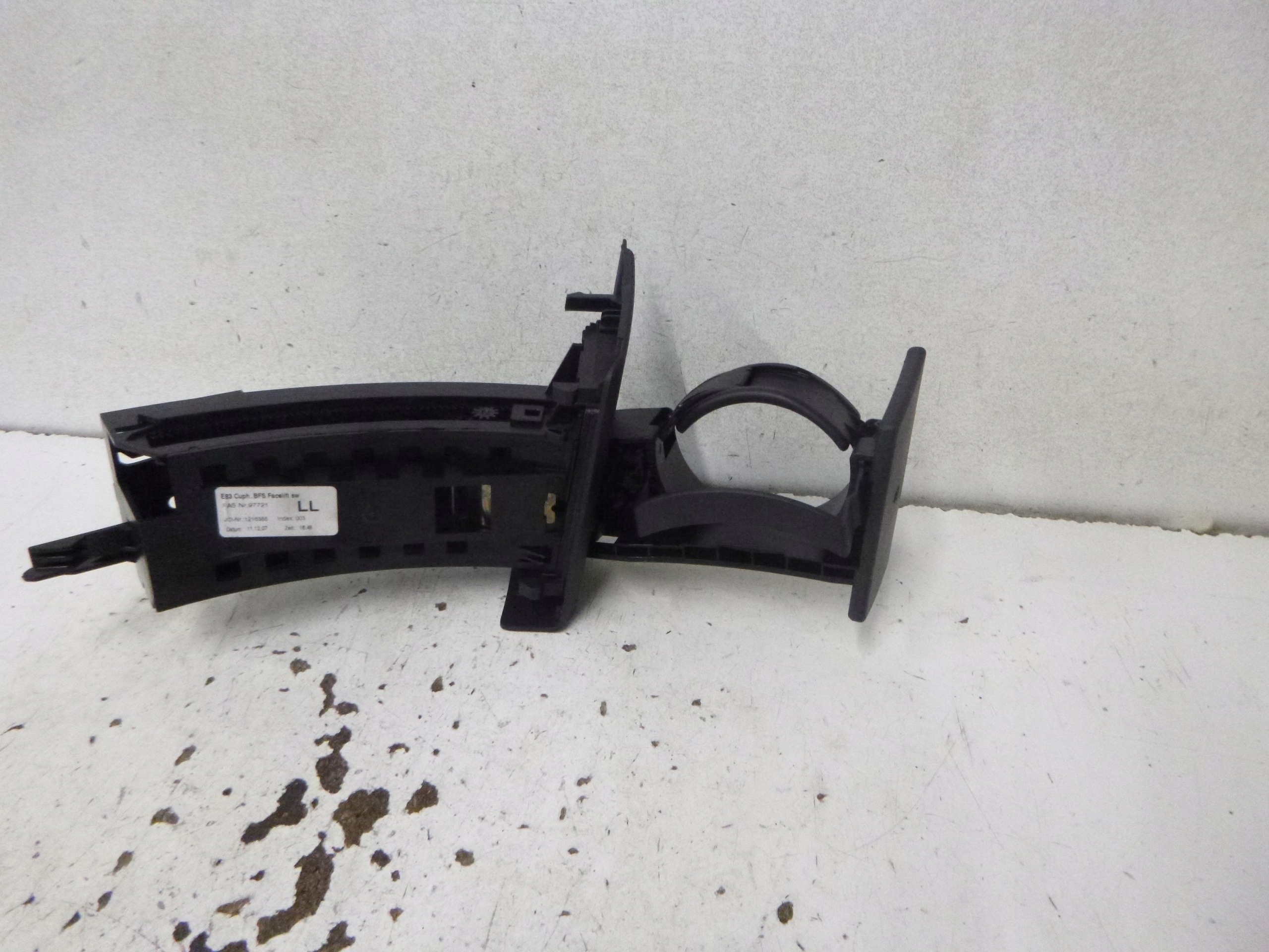 bracket for kubki / Cupholder BMW E83 1216388 2008r