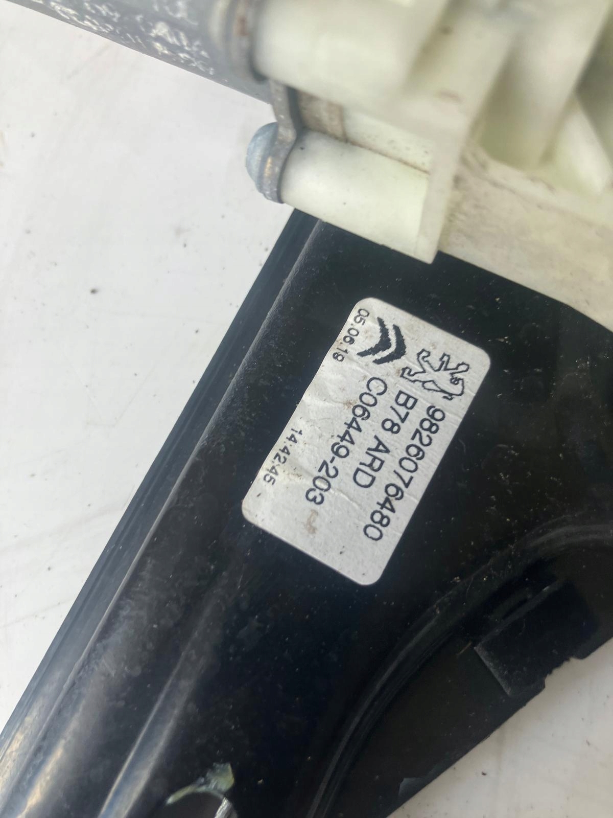 window regulator right rear part C4 GRAND PICASSO II 9826076480