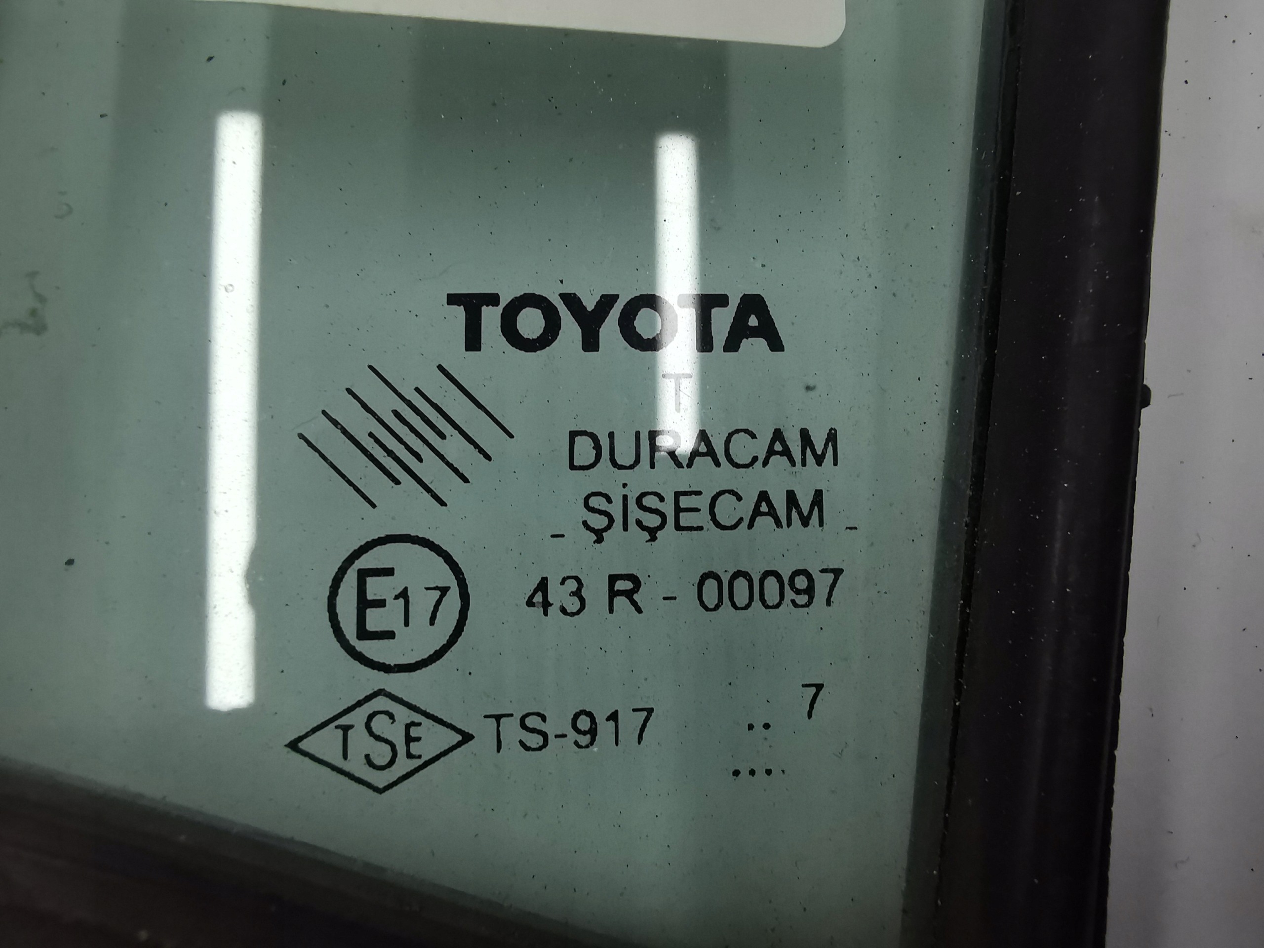 window door left front front TOYOTA YARIS II 68216-0D010