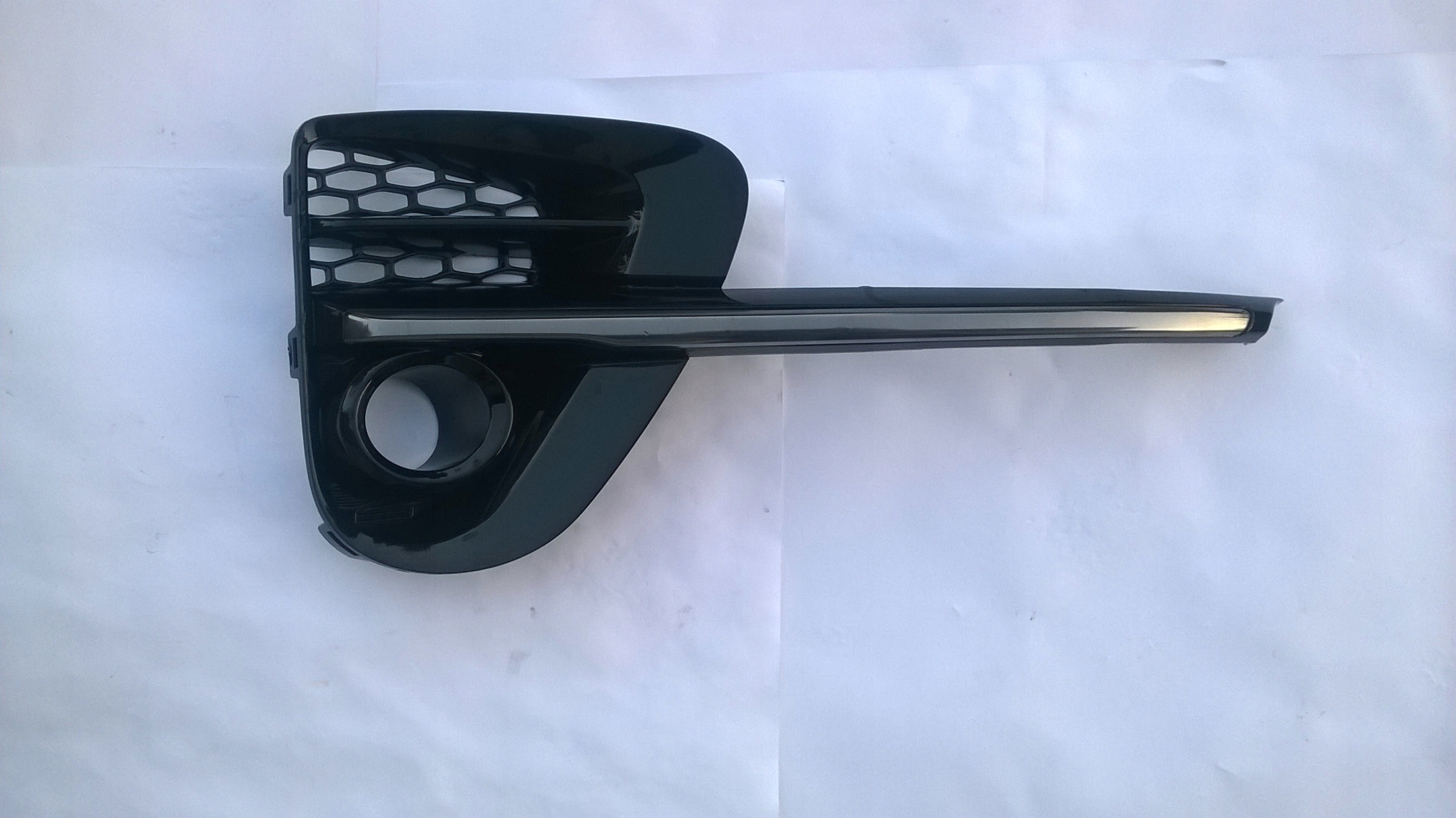 KIA X-CEED ramka halogenu prawa 86564-J7CB0