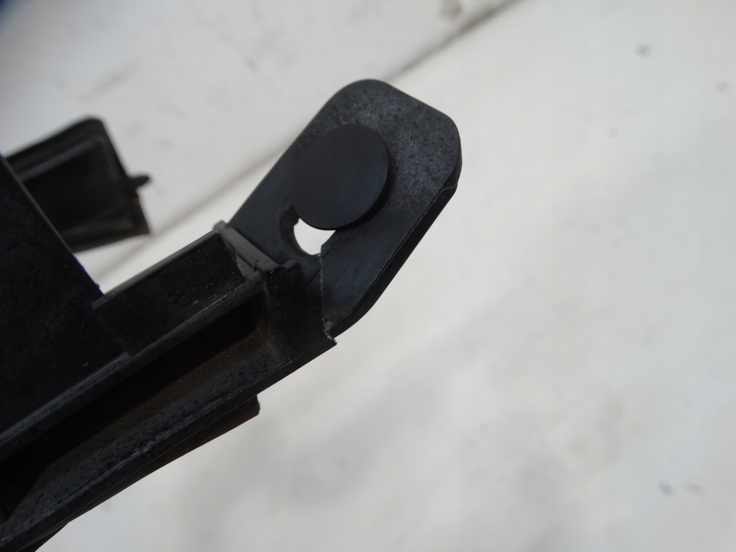 holder under the window left RENAULT SCENIC III 668630014R