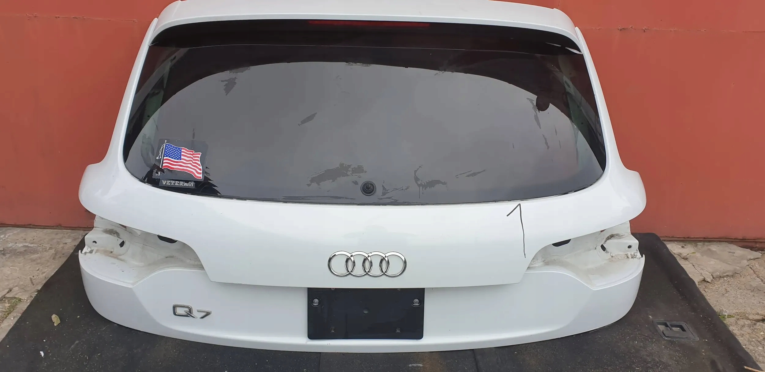 КРИШКА БАГАЖНИКА AUDI Q7l