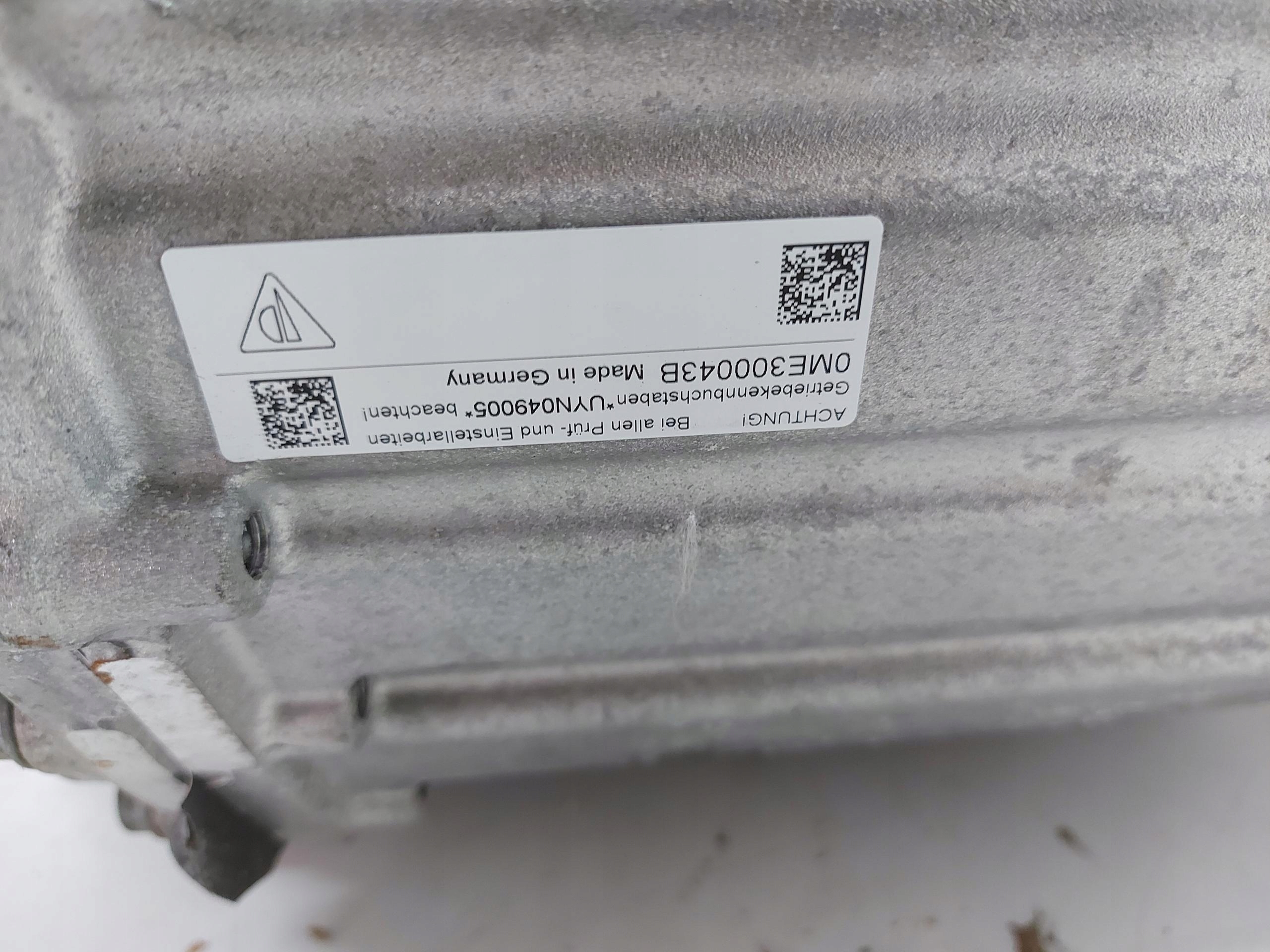 Porsche Taycan GTS 9J1 2023r engine electrical rear part 0ME300043B