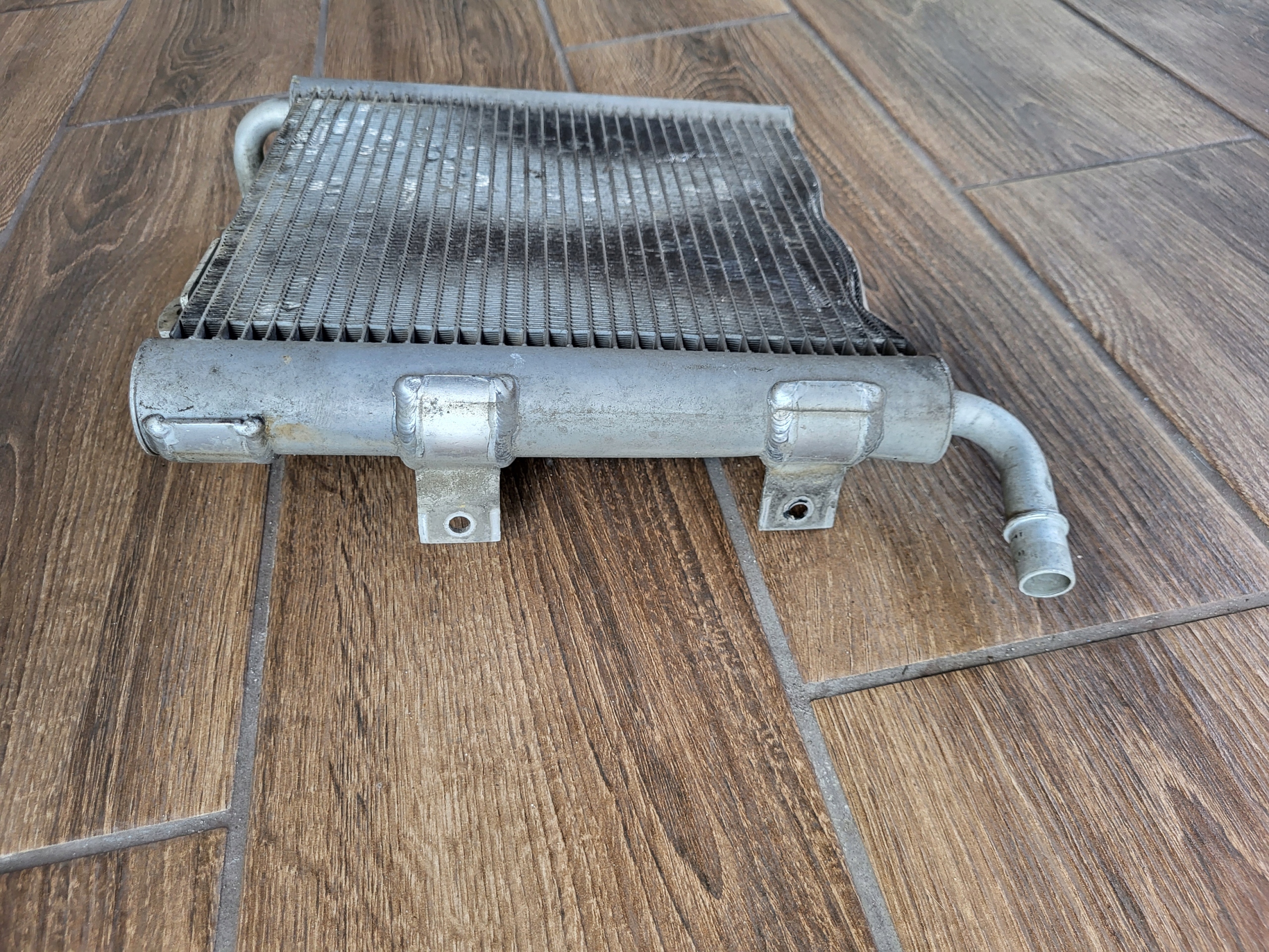 Land Rover OE HK83-8D048-AB chłodnica wody Producent części Land Rover OE