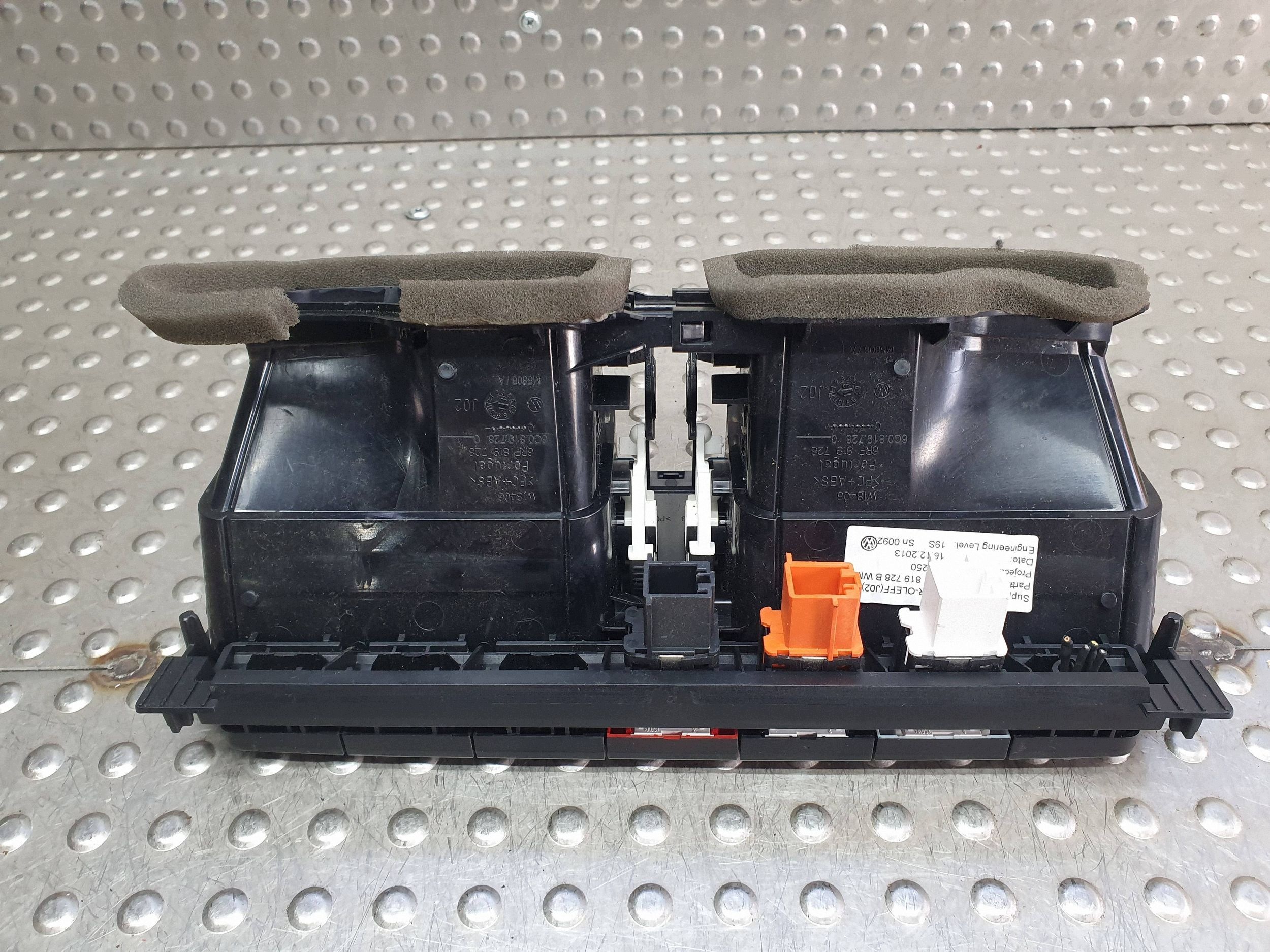 PANEL lüftungsgitter des lüfters mitte 6RF819728B VW POLO V 6C