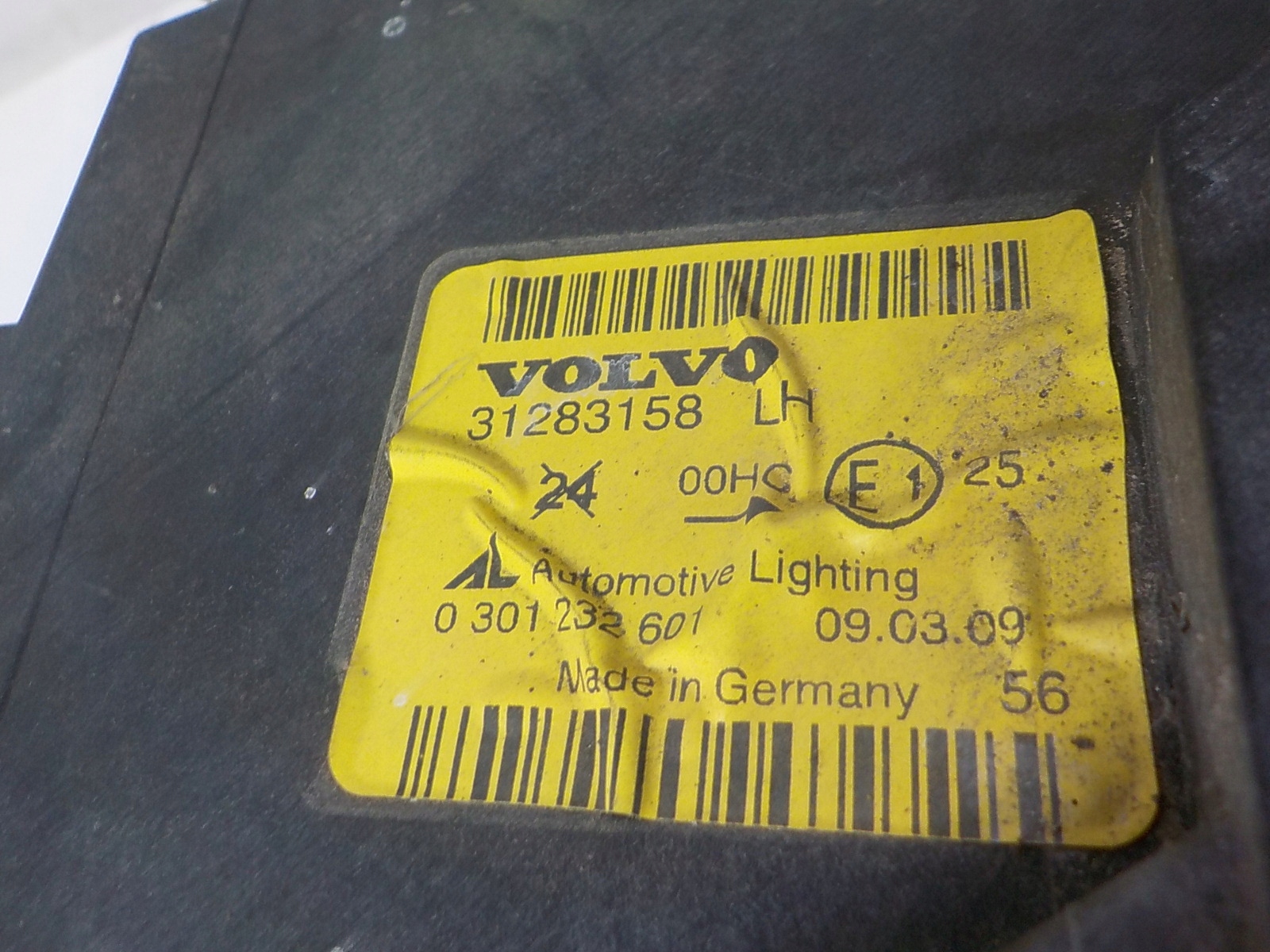 VOLVO C30 light left front front UK 31283158