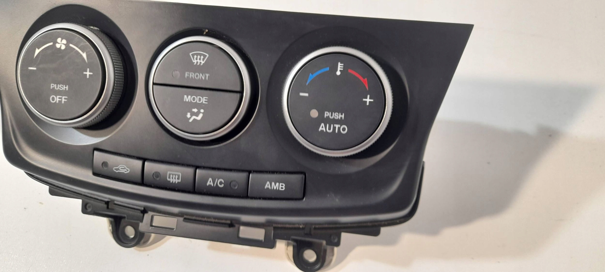 Mazda 5 vezérlö panel a klímának K1900CG66 (P4)