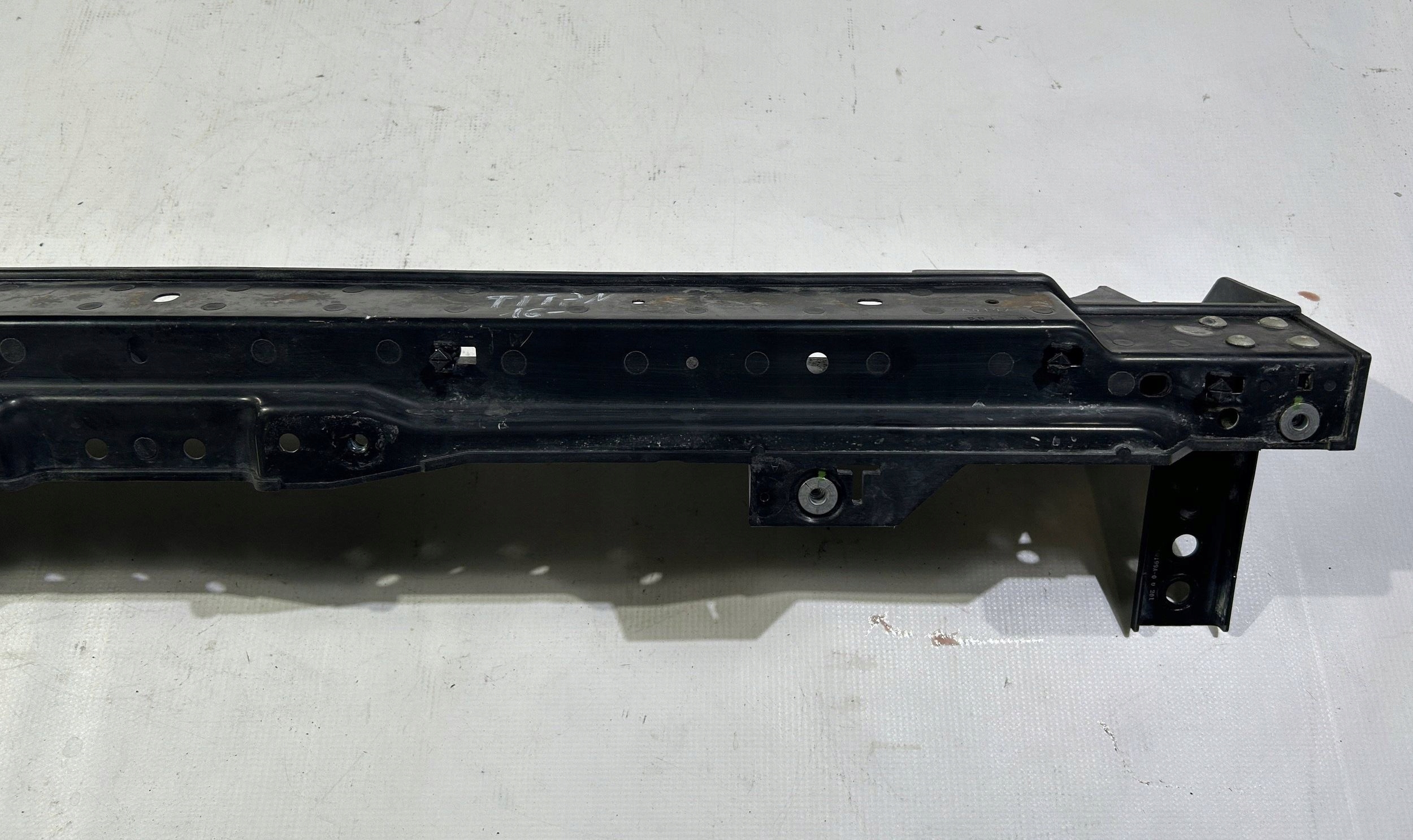 support panel for radiators pillar front cover Nissan Titan 2016r