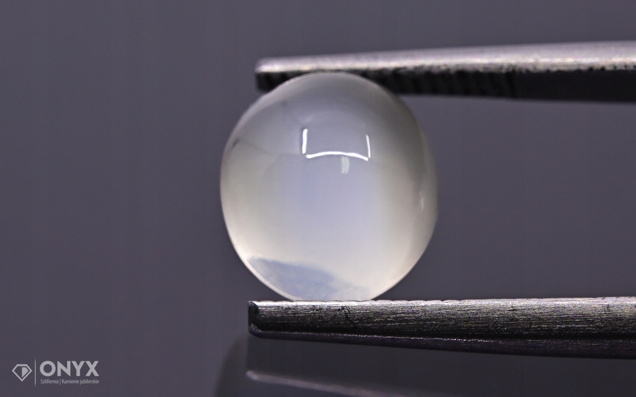 Měsíční kámen kabošon ovál 9x8 mm