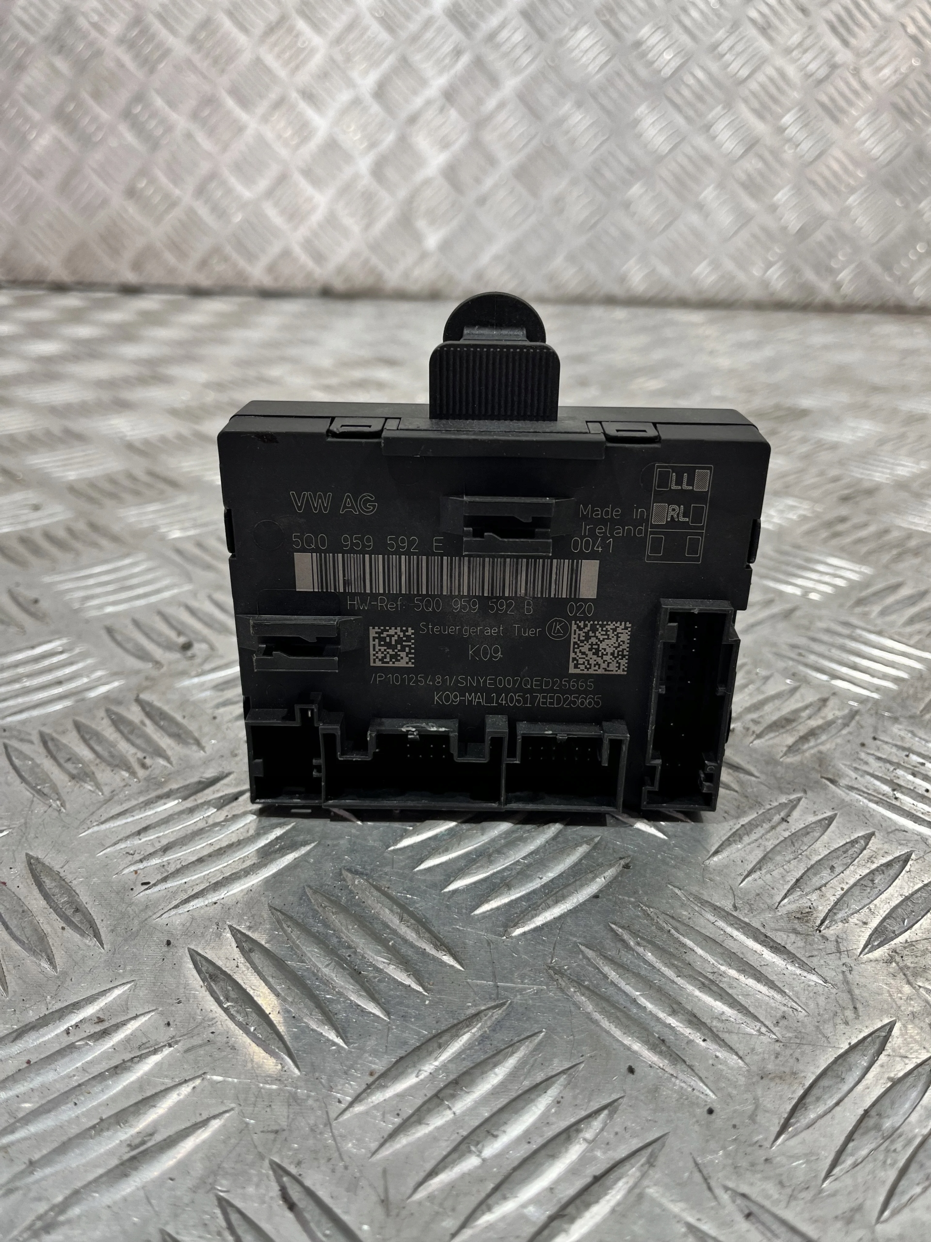 MODUŁ STEROWNIK DRZWI VW PASSAT B8 14- 5Q0959592E