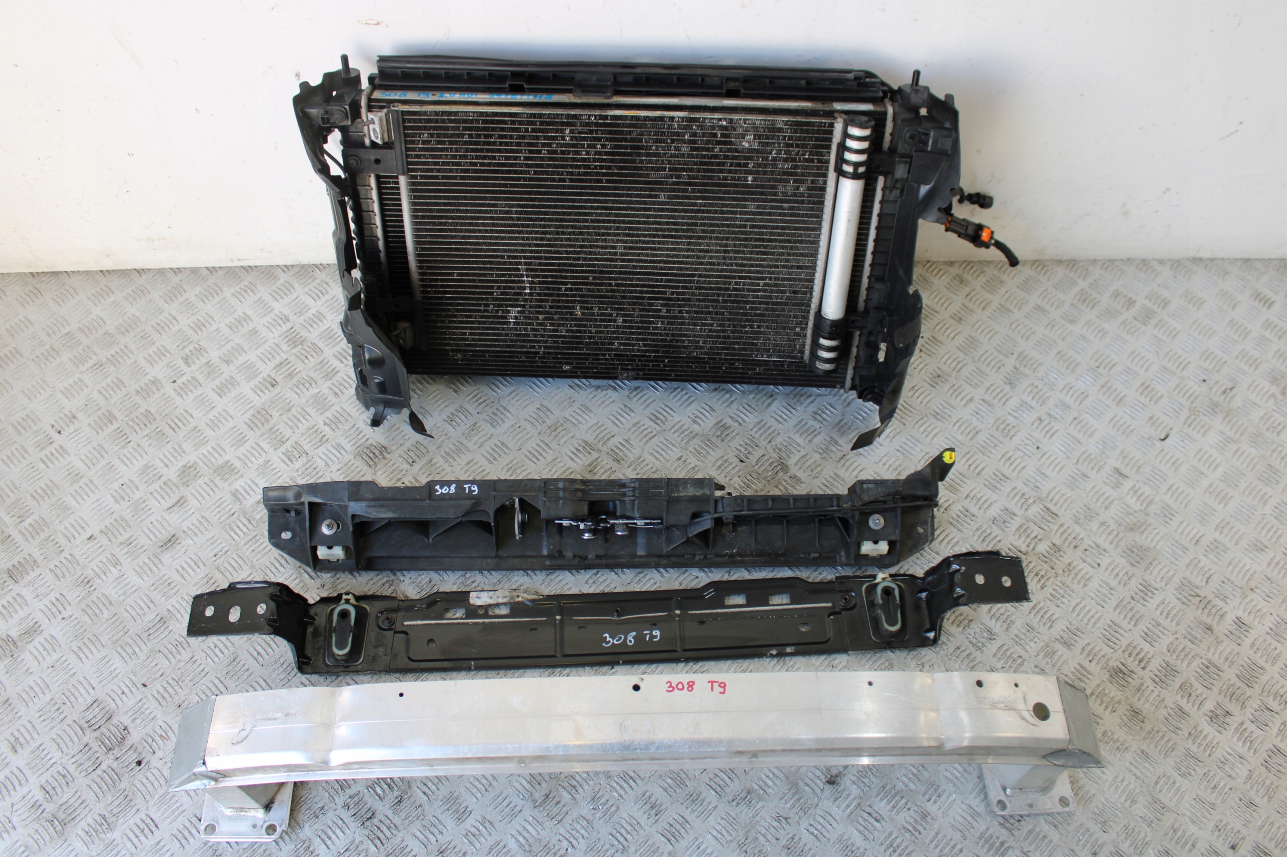 support panel for radiators front pillar radiator PEUGEOT 308 T9 SW 2,0 HDI