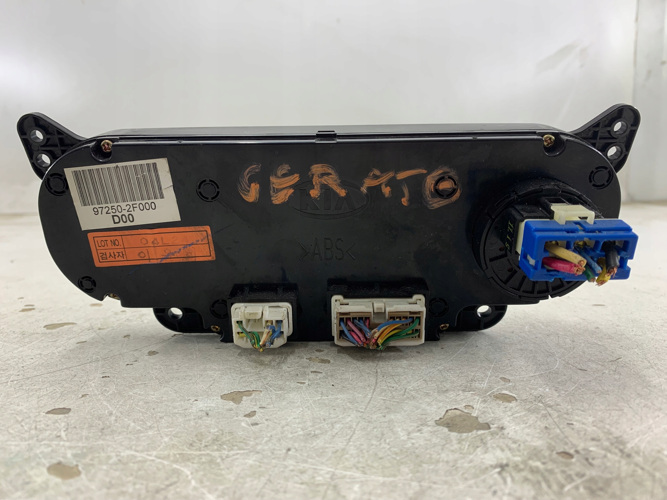 KIA CERATO et commande de climatisation 97250-2F000