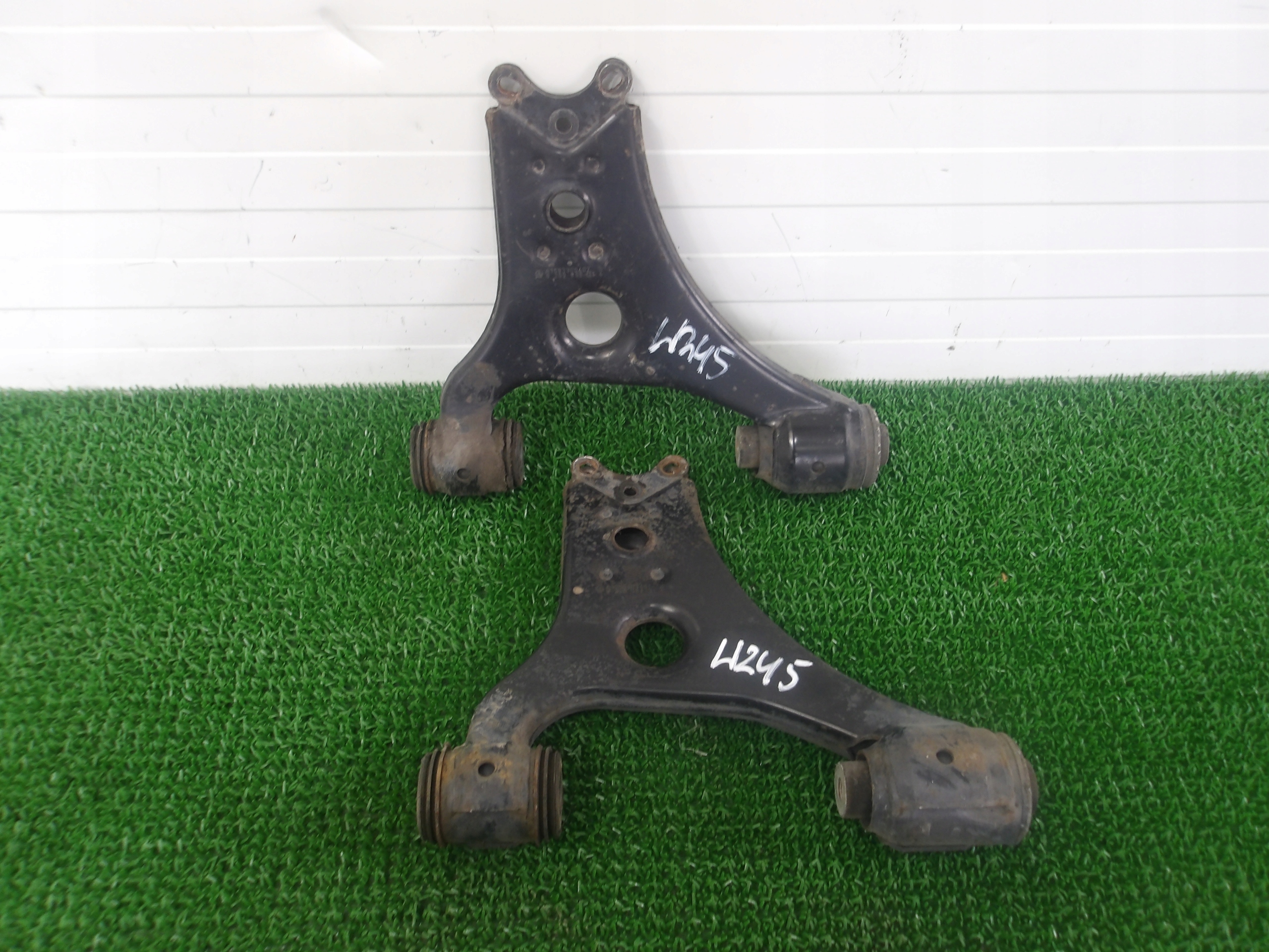 MERCEDES B-KLASA W245 05-11 arm front left lower OE