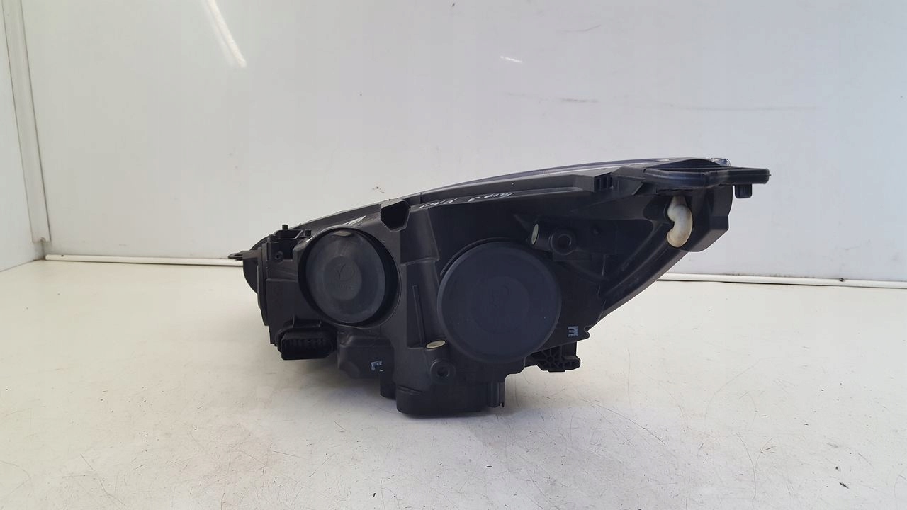 light front front right Ford Focus 3 III