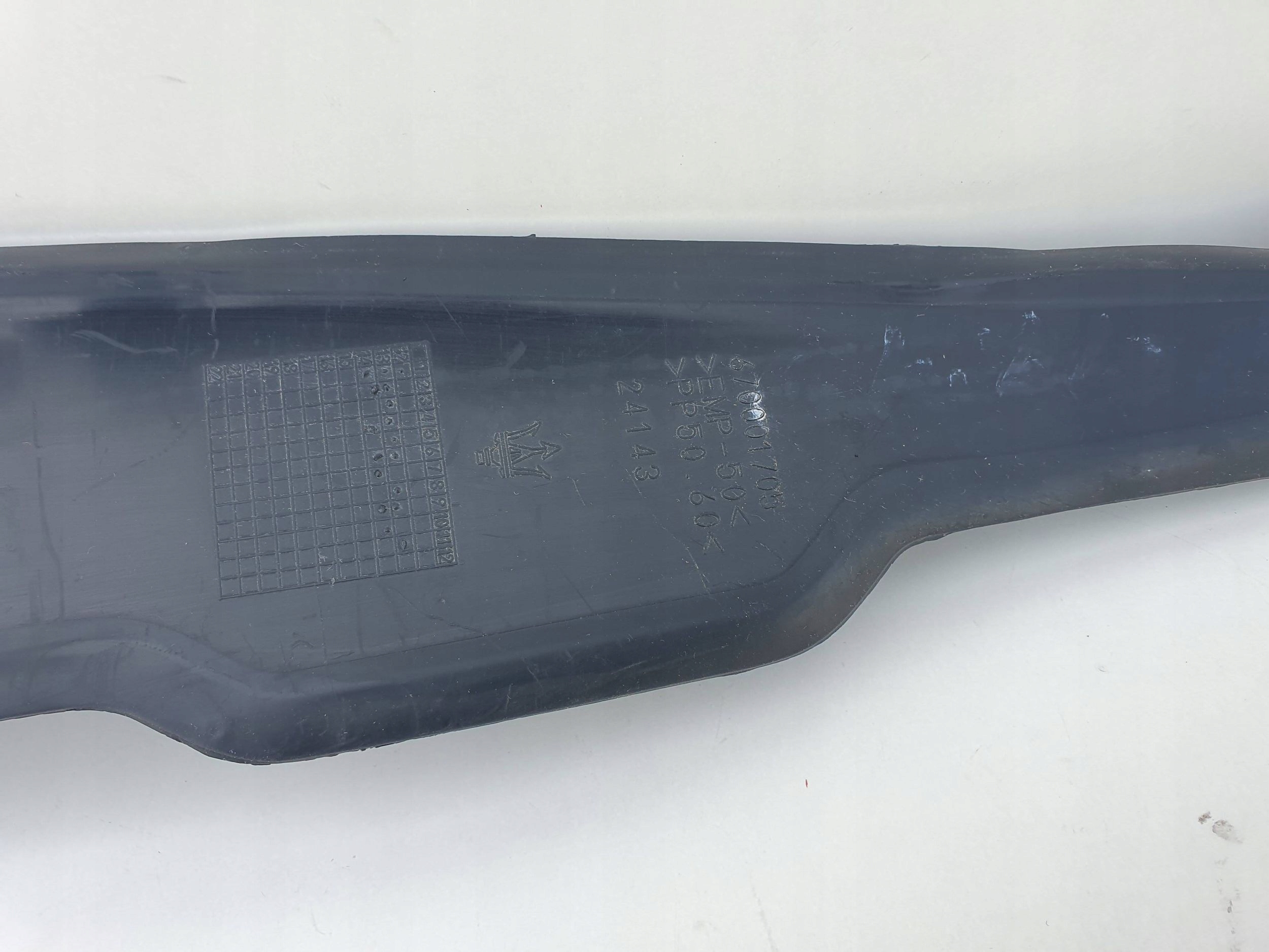 Maserati Ghibli modanatura Supporto parafango Anteriore 670001705